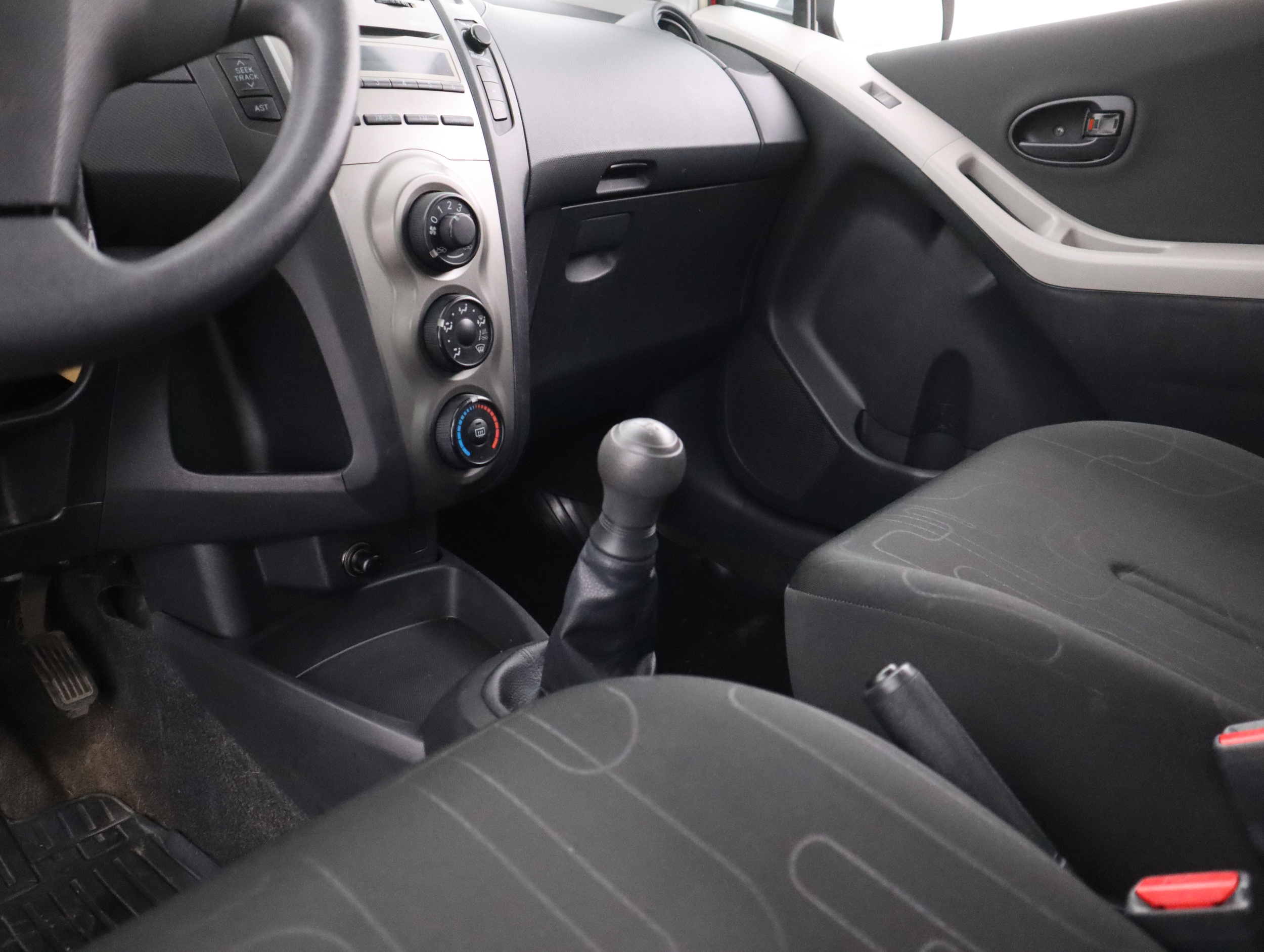 TOYOTA Yaris 2010