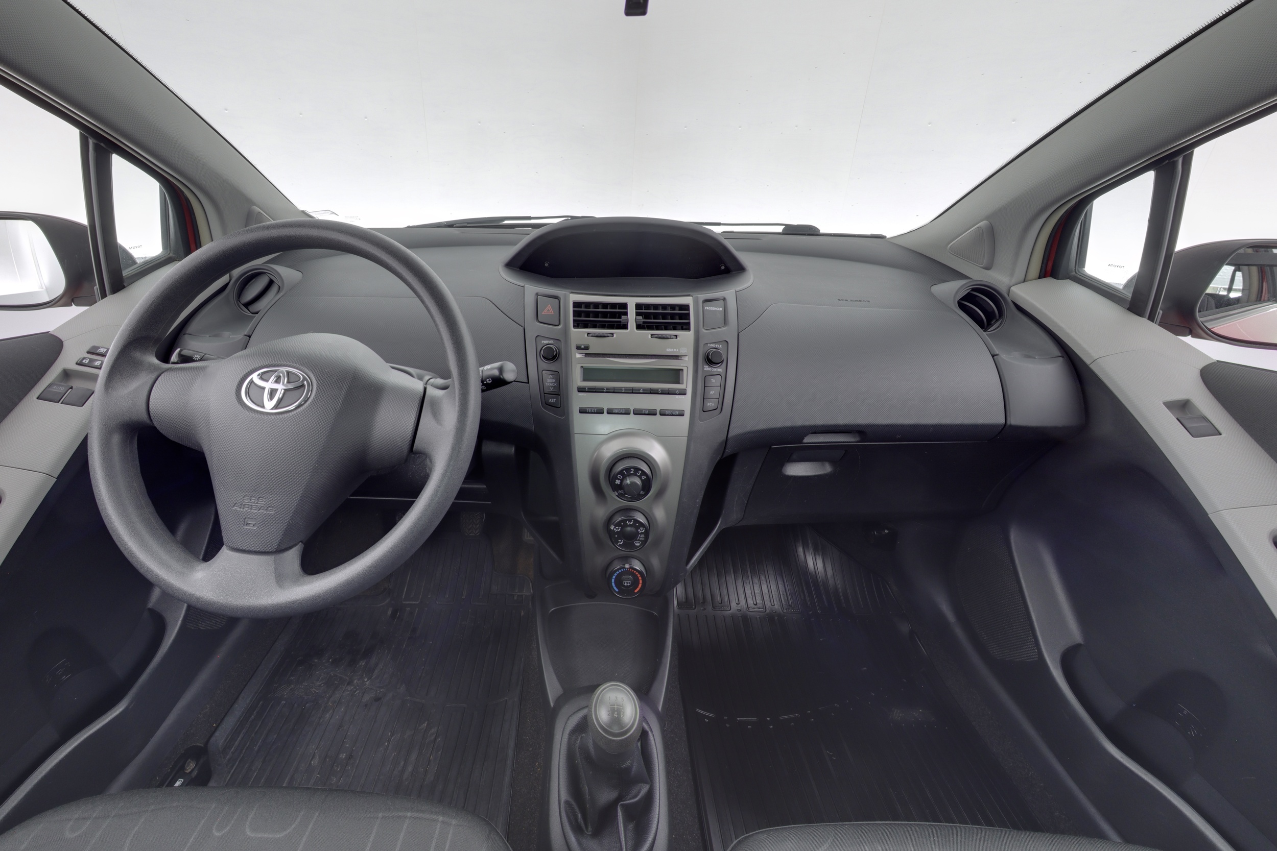 TOYOTA Yaris 2010