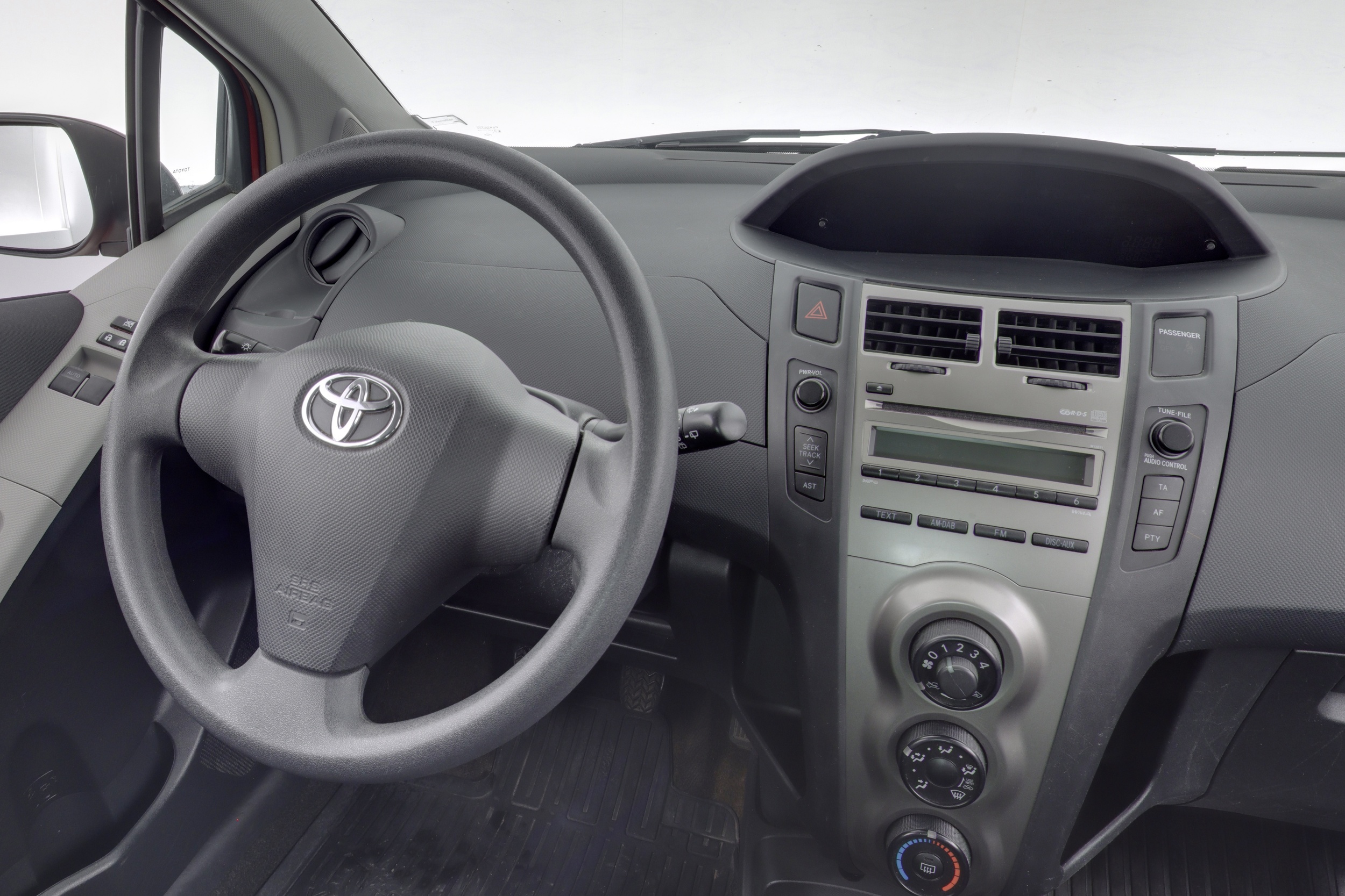 TOYOTA Yaris 2010