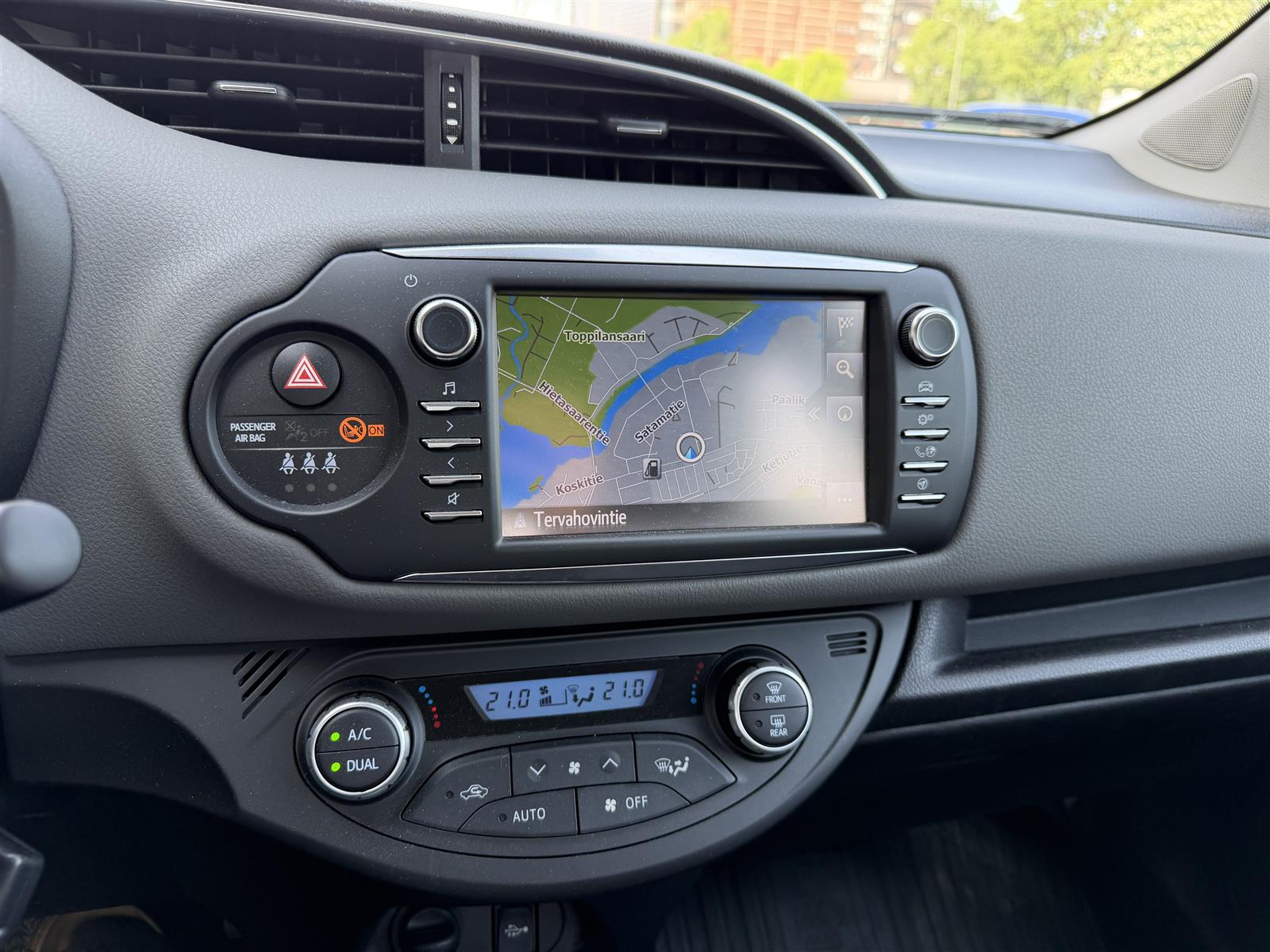 TOYOTA Yaris 2018