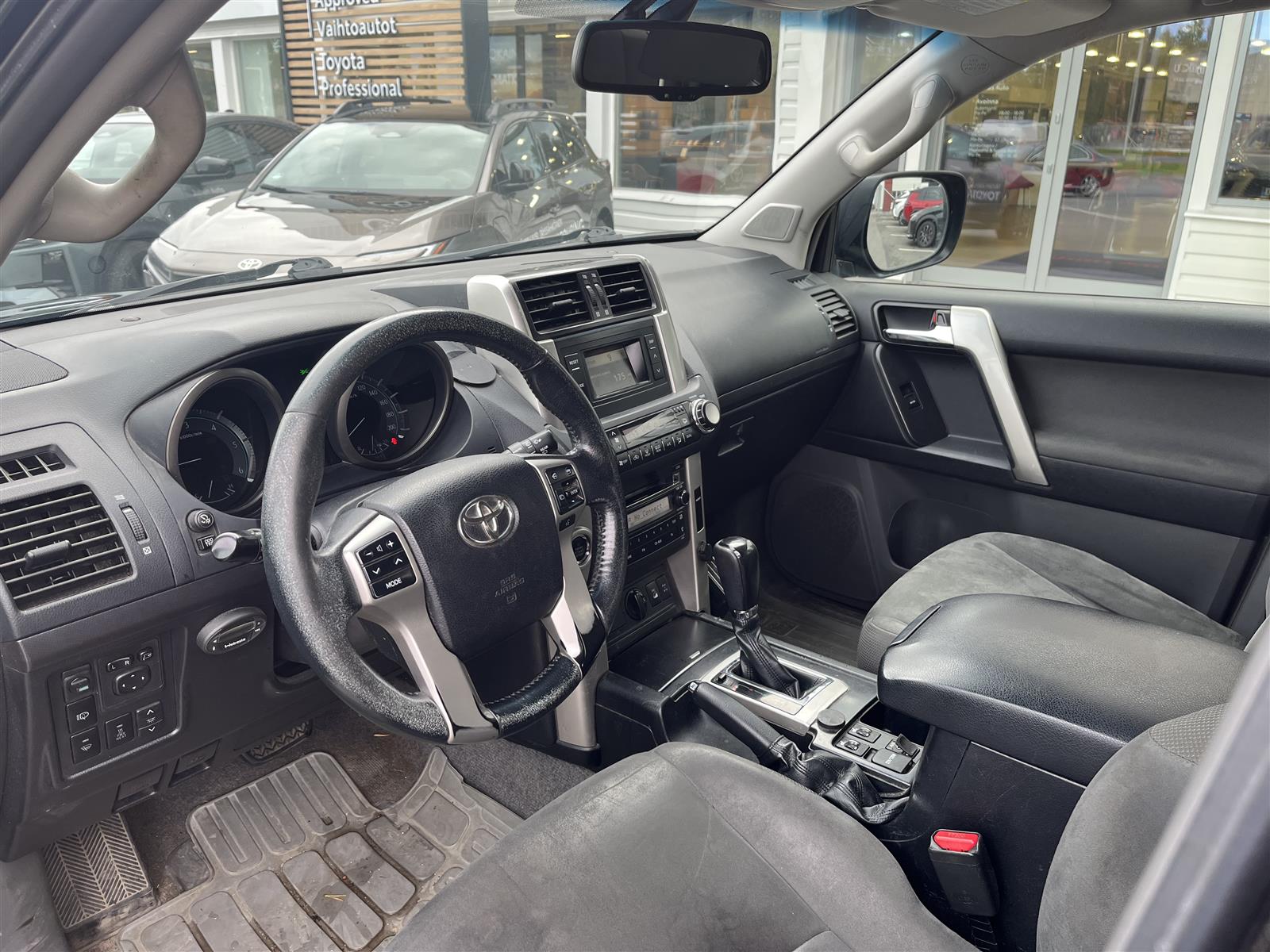 TOYOTA Land Cruiser 2011