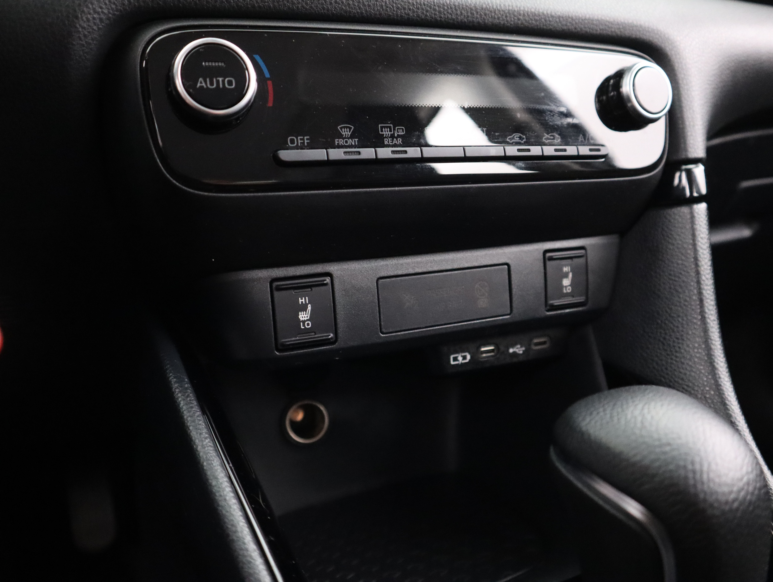 TOYOTA Yaris 2024