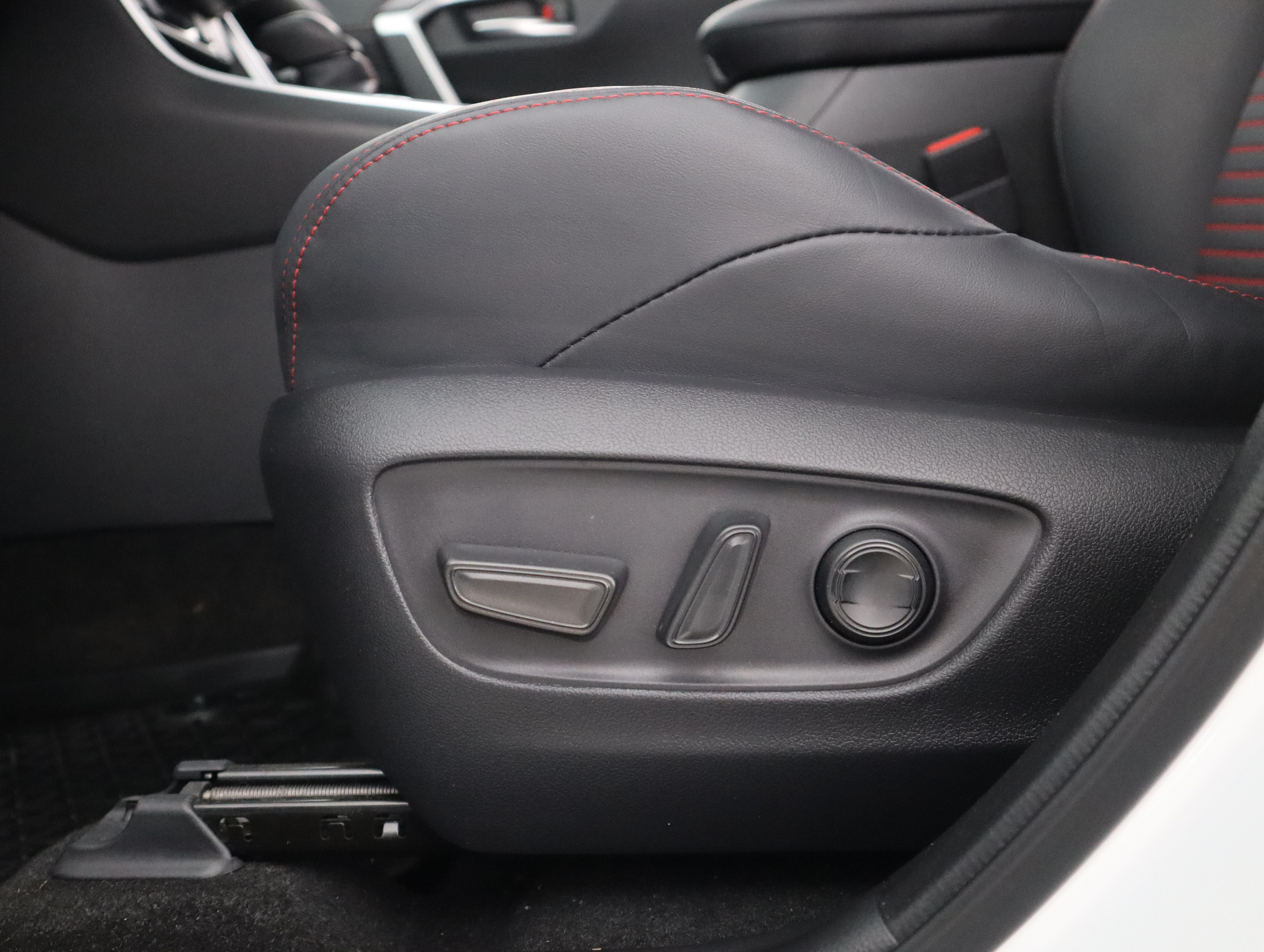 TOYOTA RAV4 Plug-in 2025