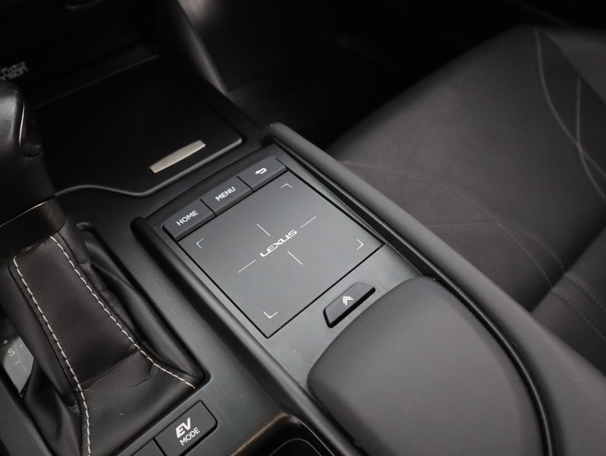 LEXUS ES 2020