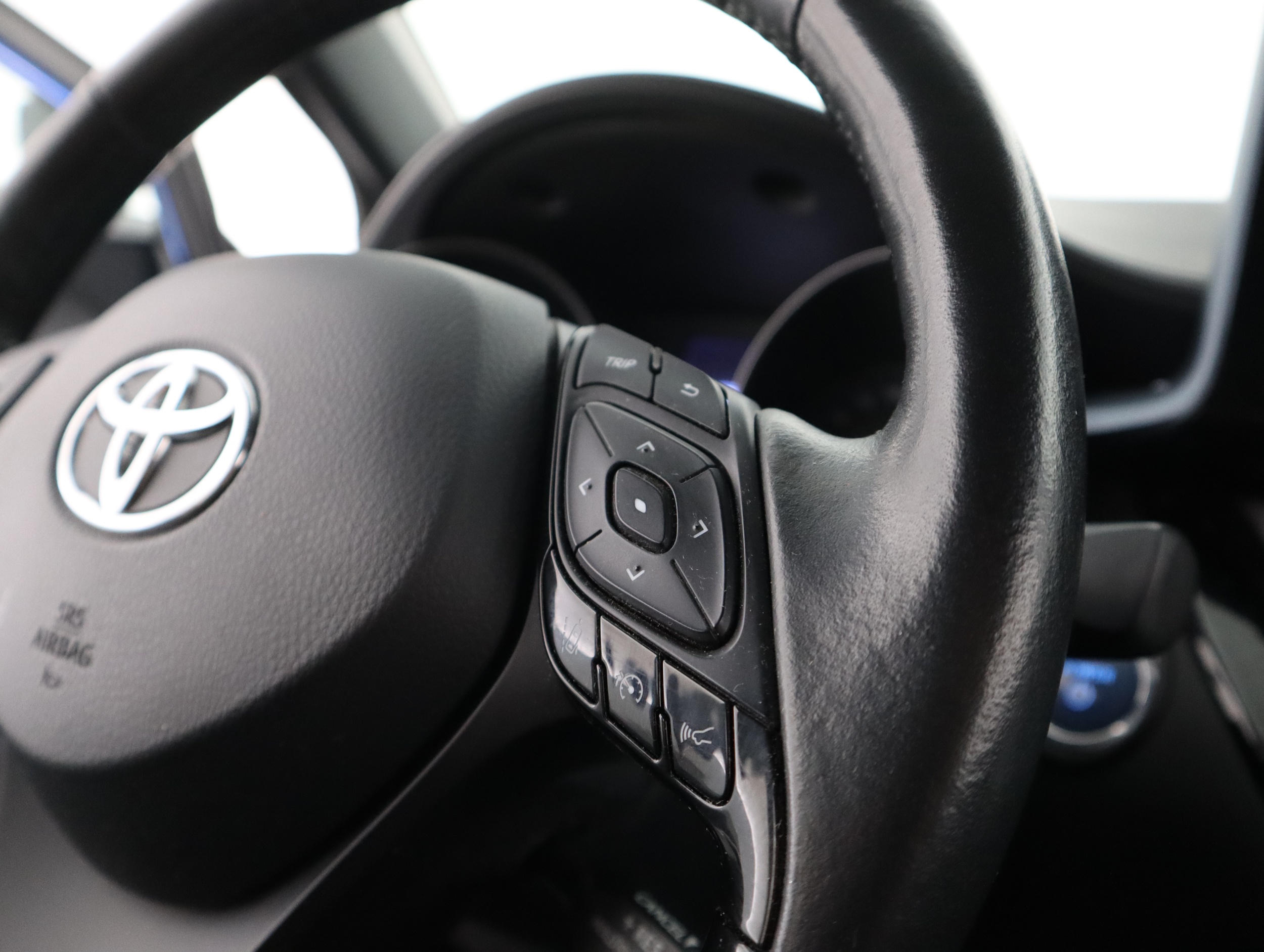 TOYOTA C-HR 2021