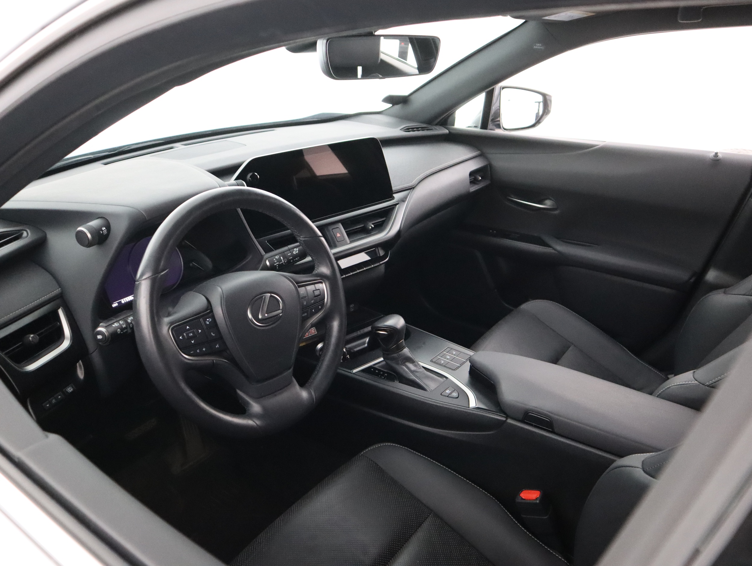 LEXUS UX 2024