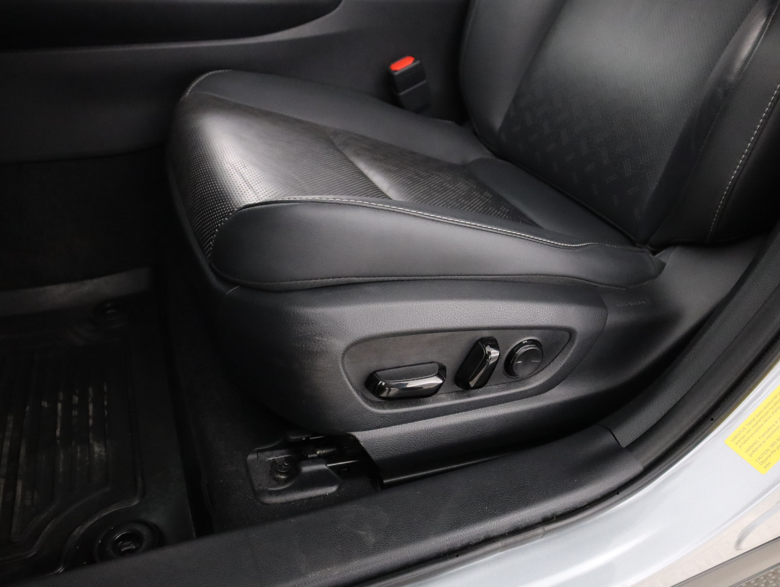 LEXUS UX 2024
