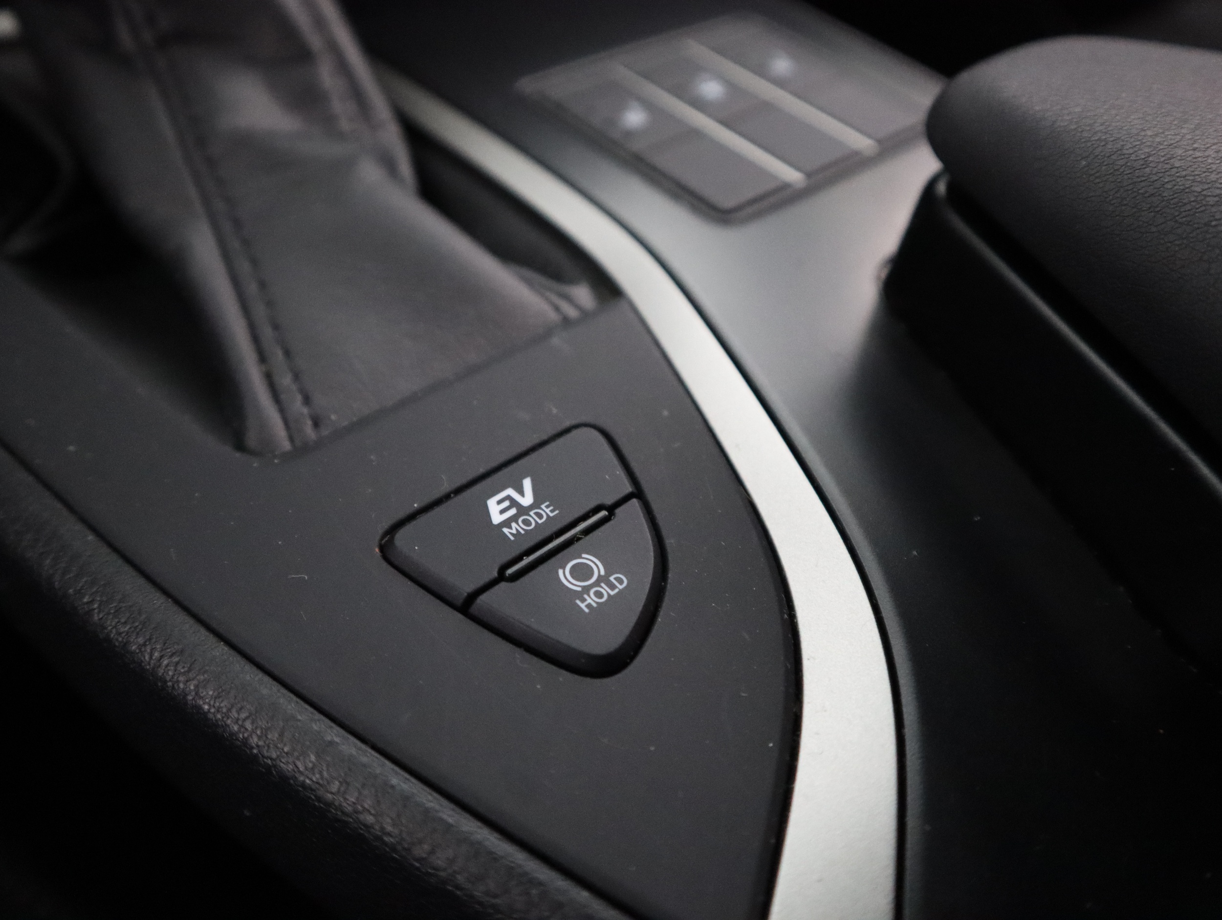 LEXUS UX 2024