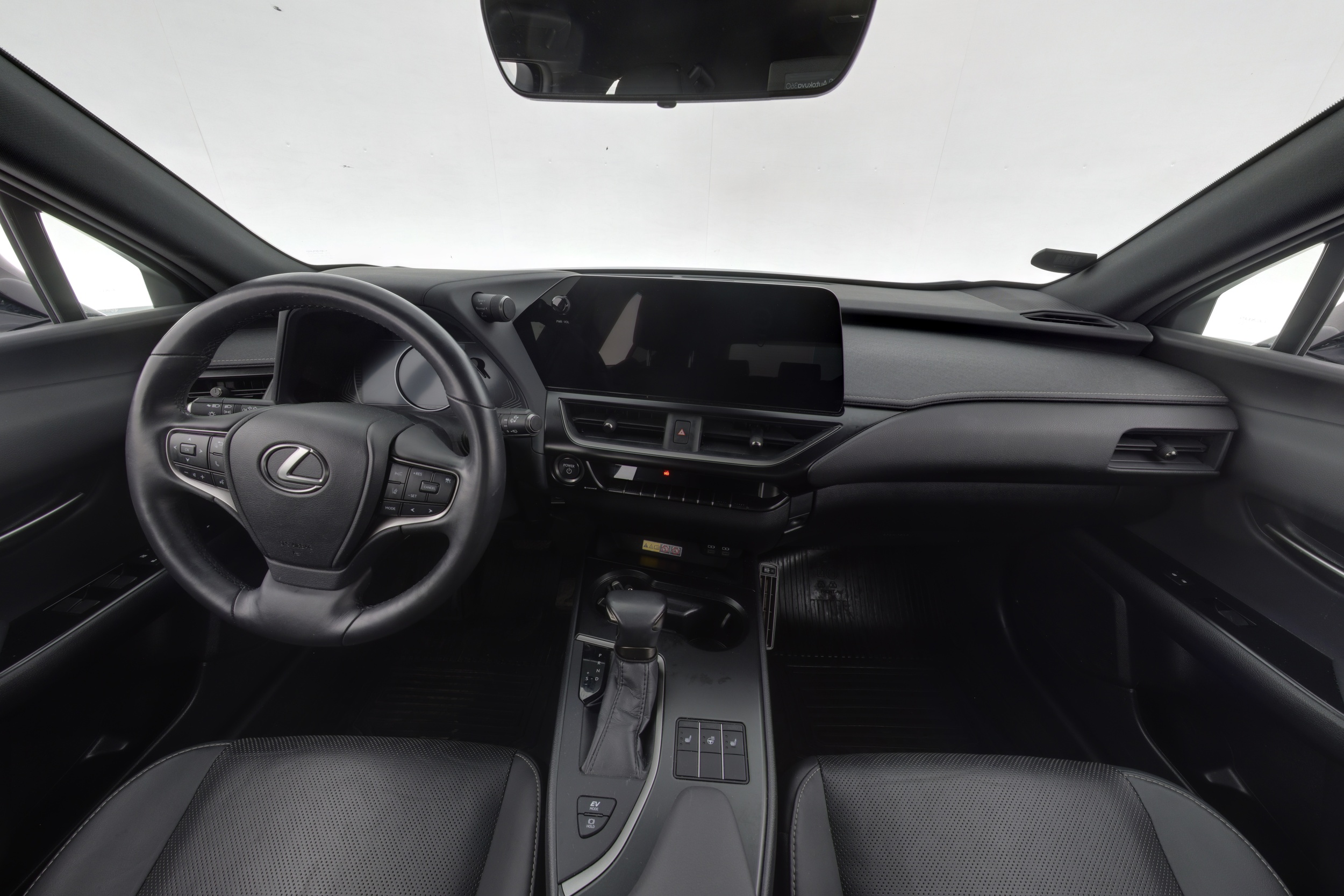 LEXUS UX 2024