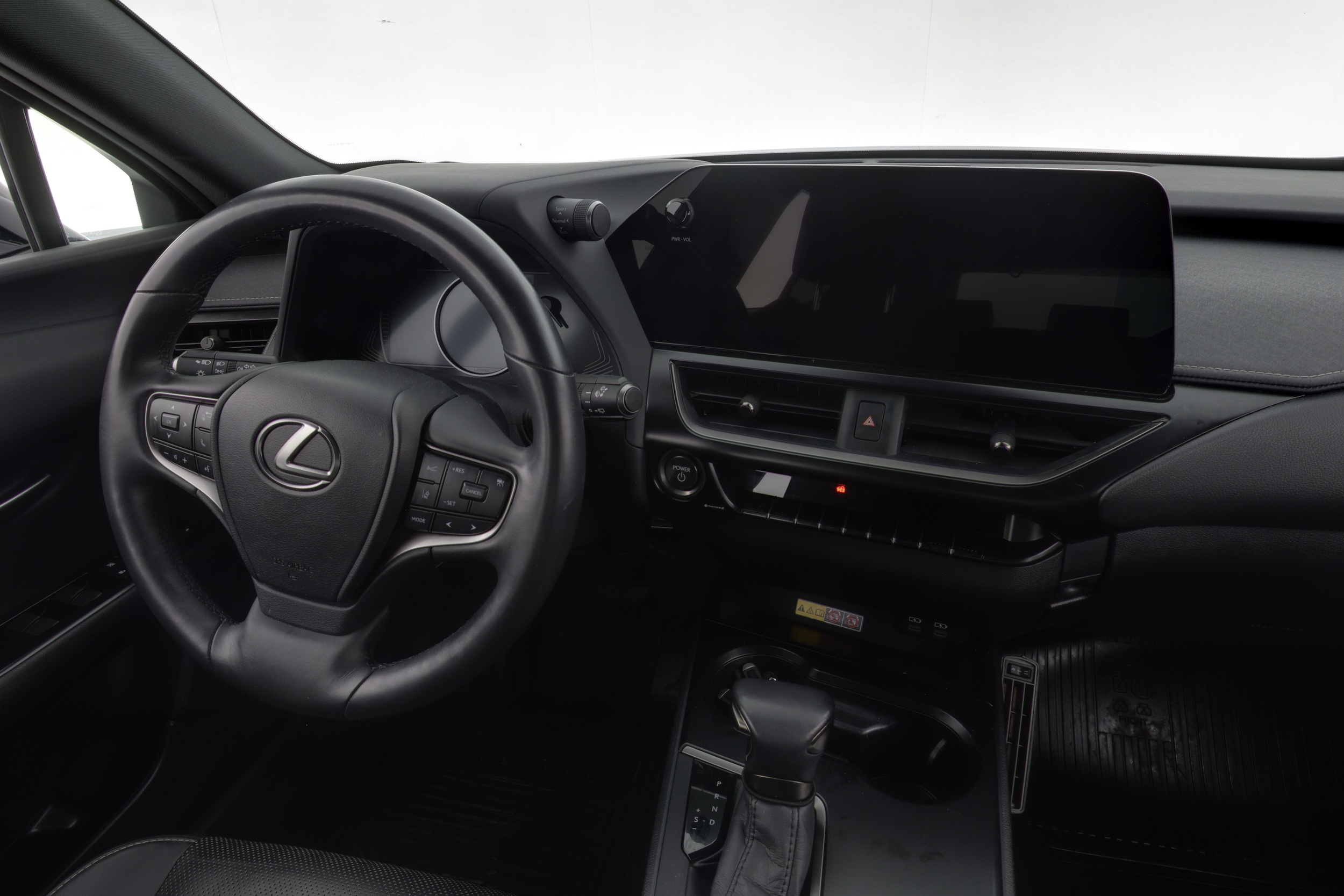 LEXUS UX 2024