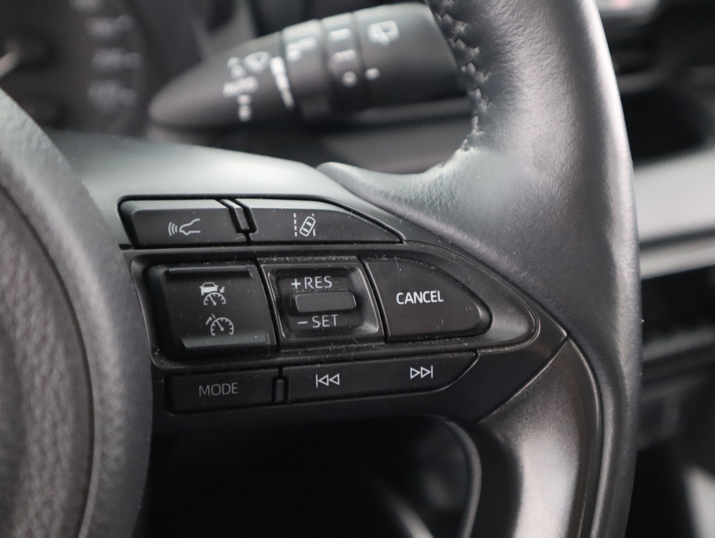 TOYOTA Yaris 2023