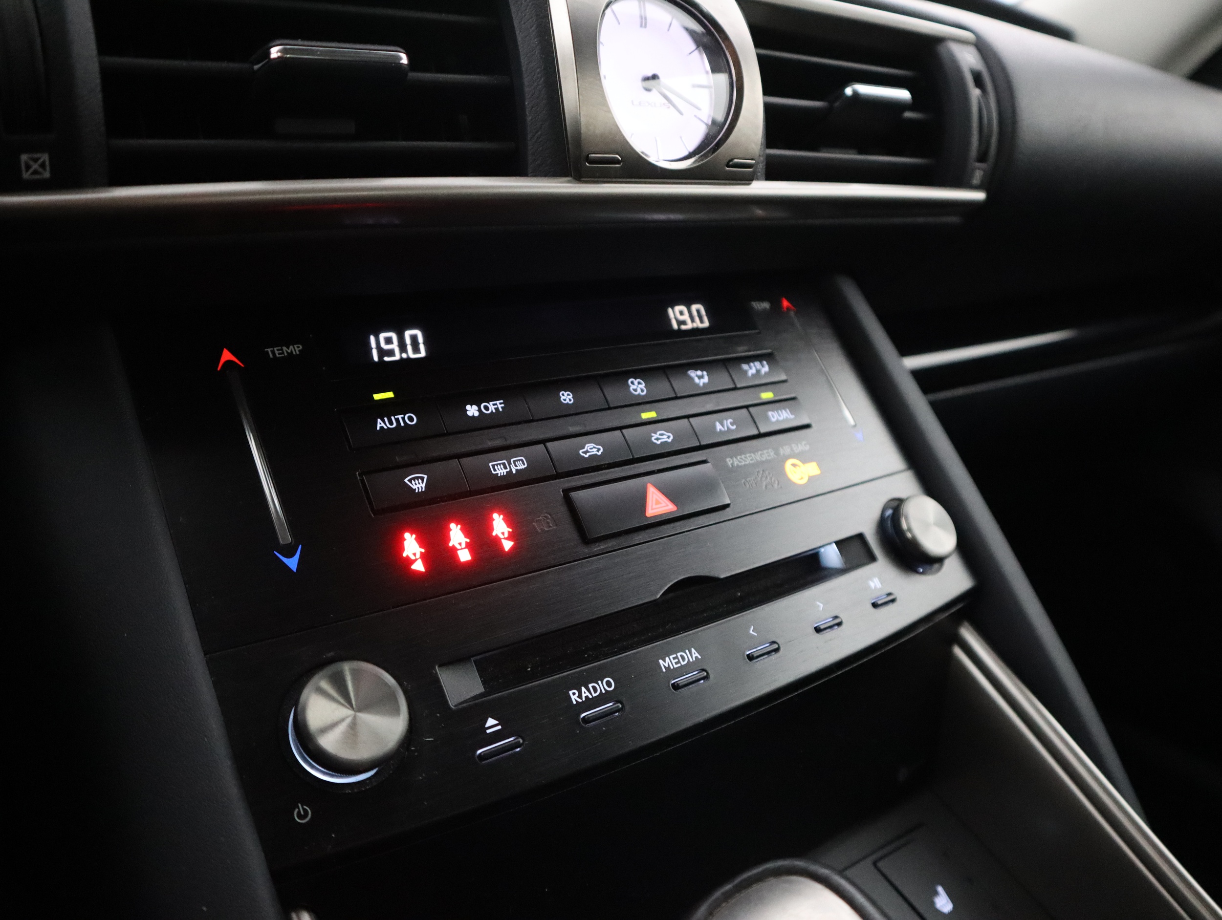 LEXUS IS 2017