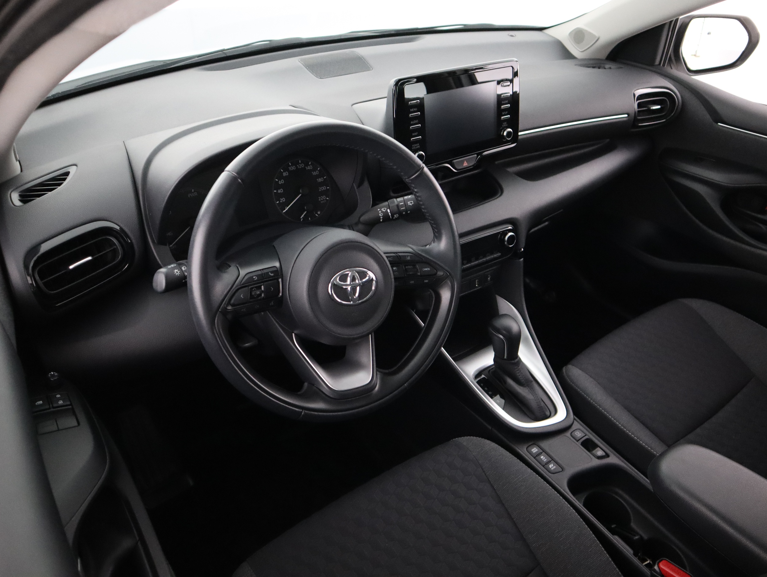 TOYOTA Yaris 2021