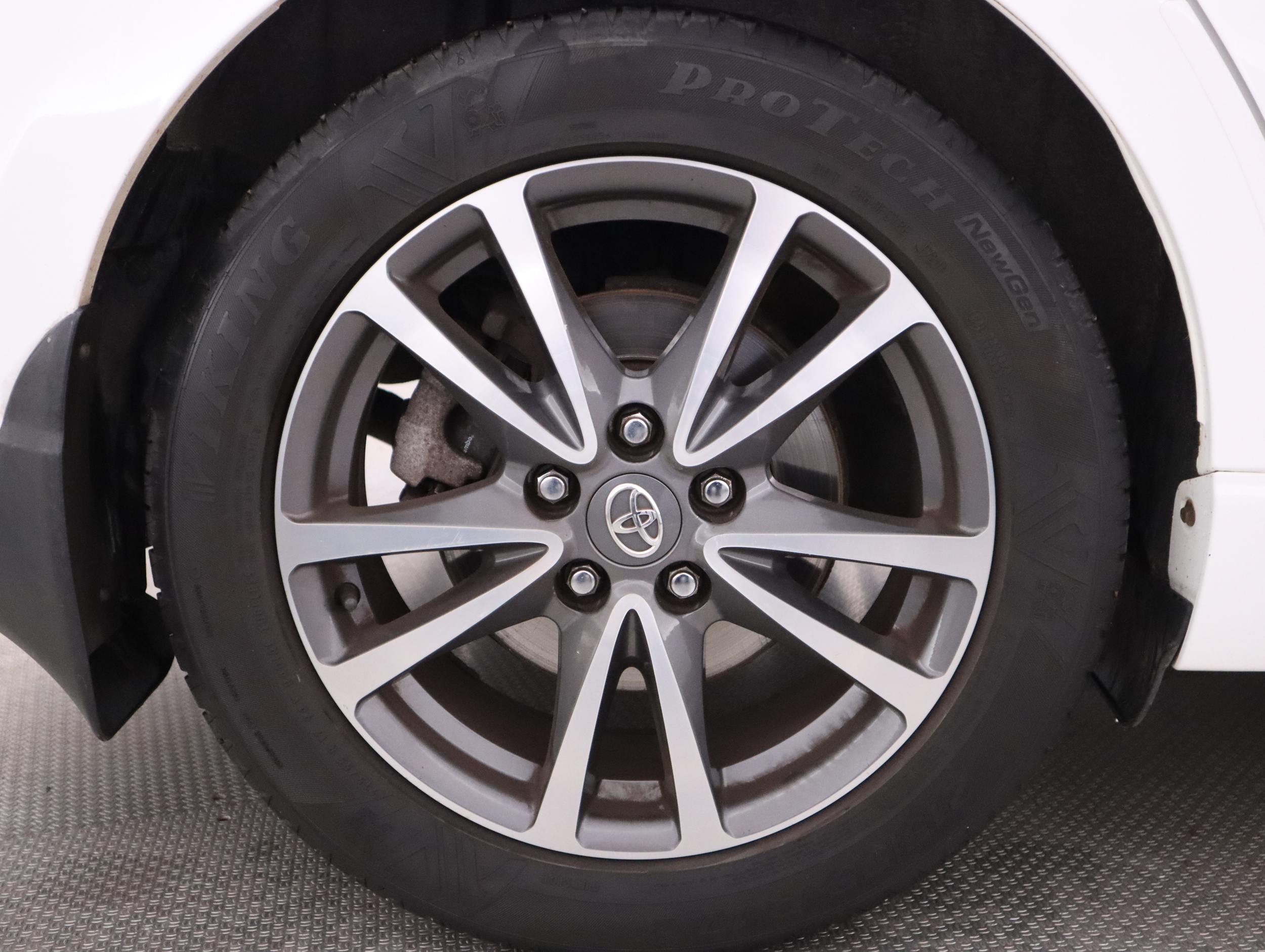 TOYOTA Avensis 2012