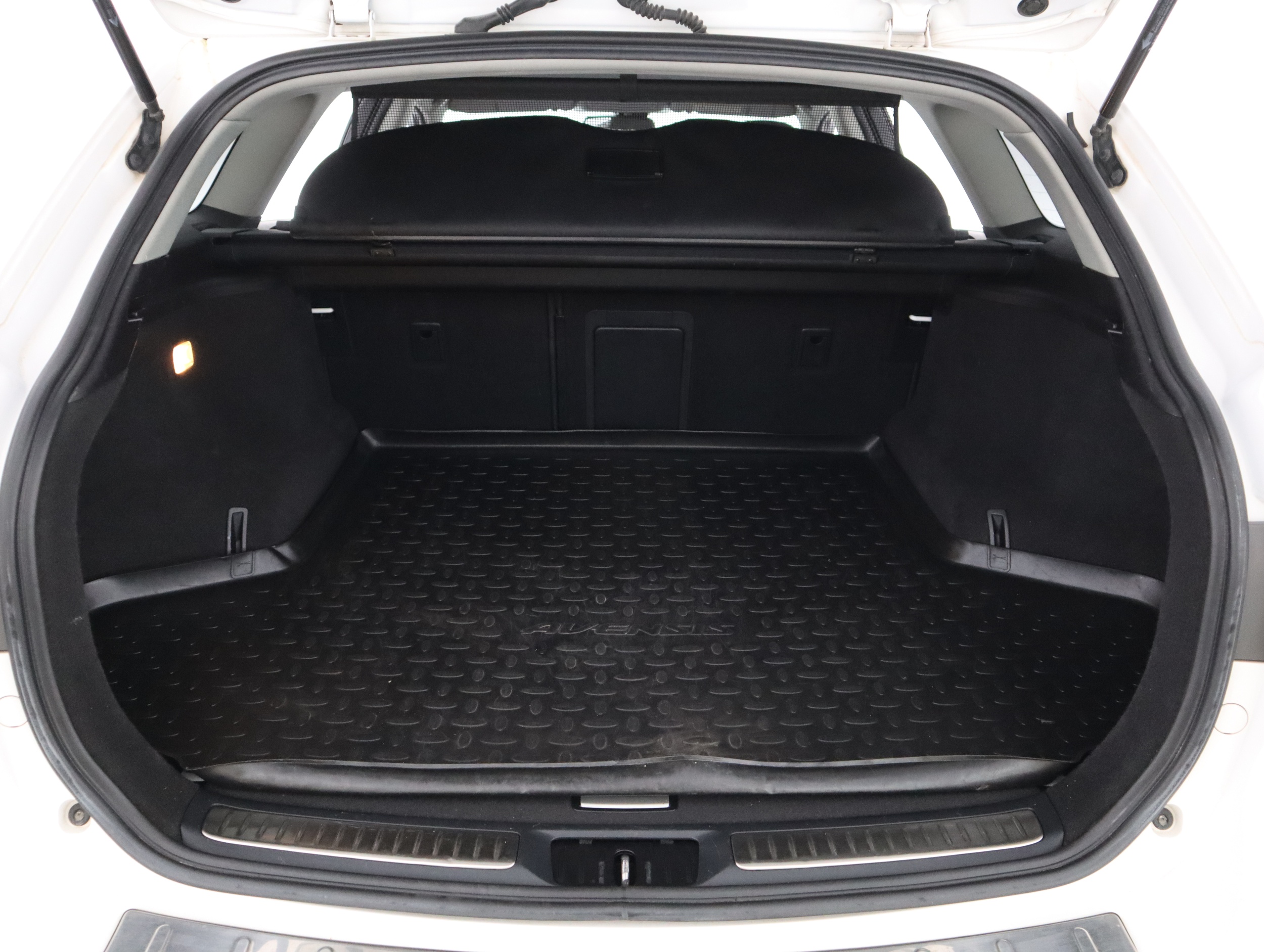 TOYOTA Avensis 2012