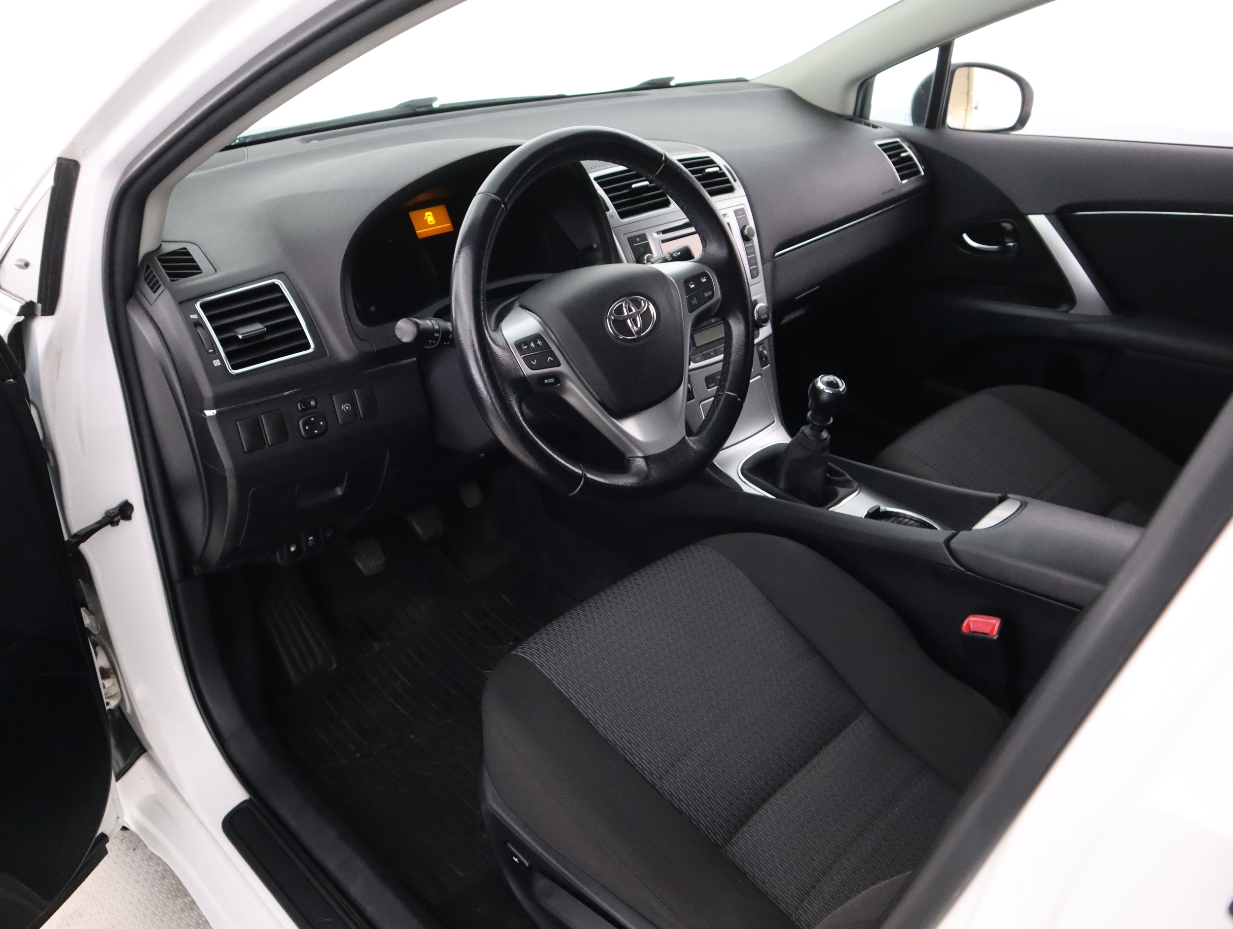 TOYOTA Avensis 2012