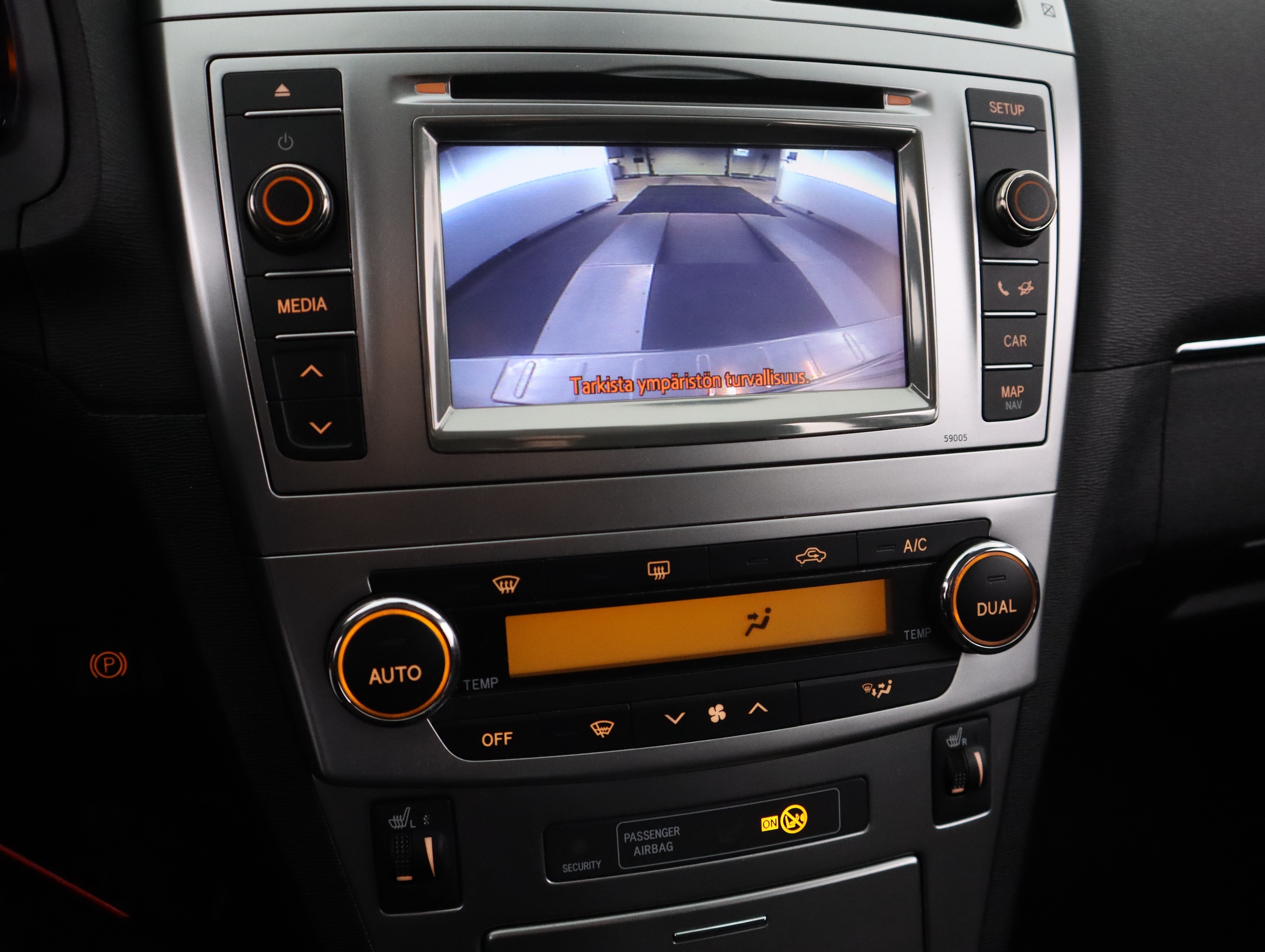 TOYOTA Avensis 2012