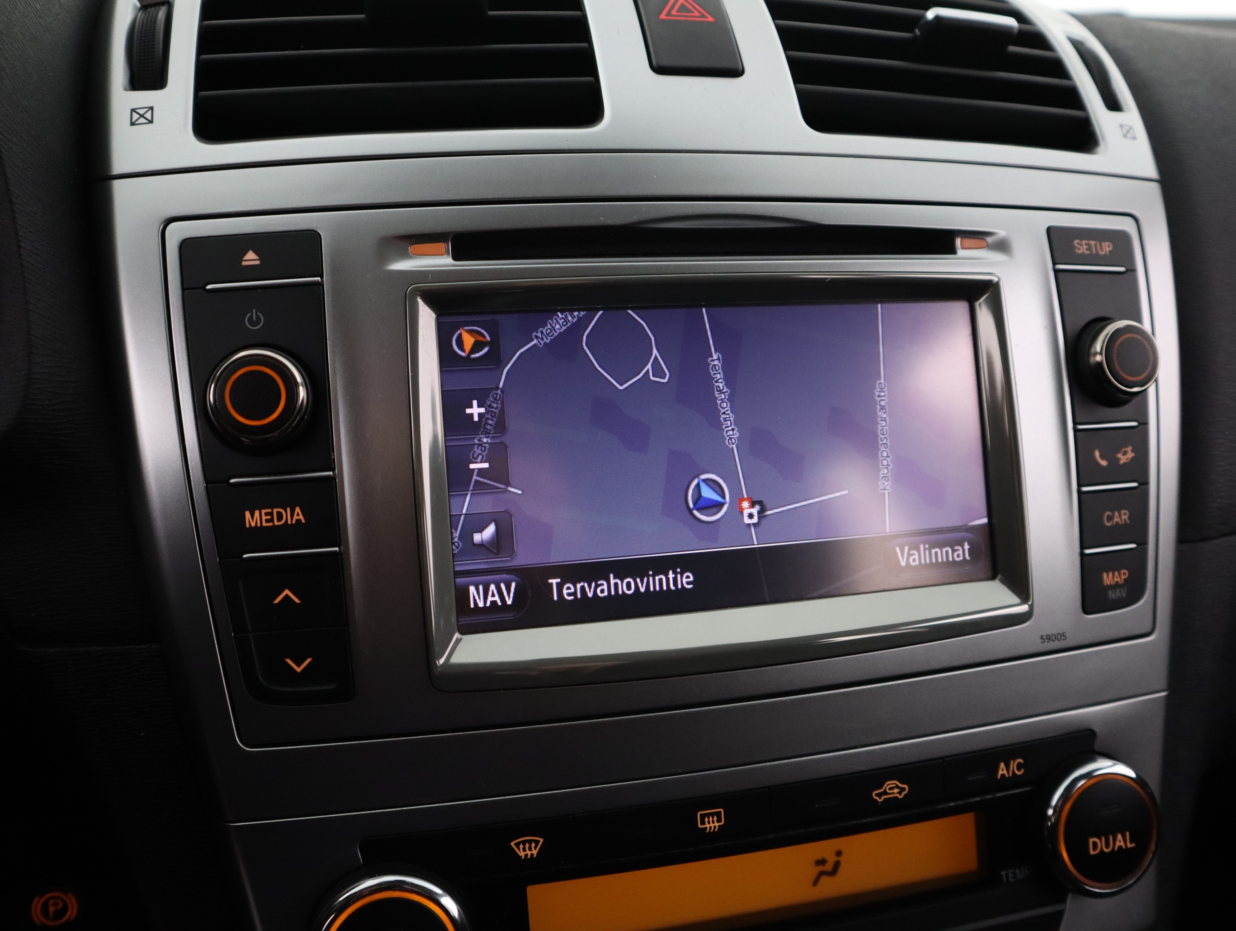 TOYOTA Avensis 2012