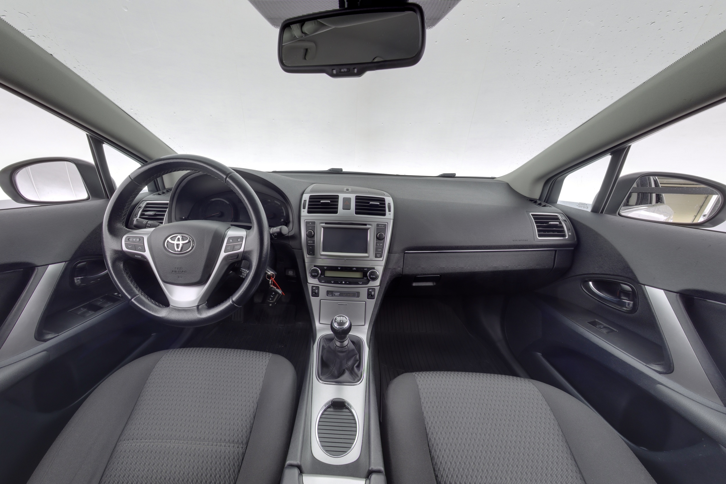 TOYOTA Avensis 2012