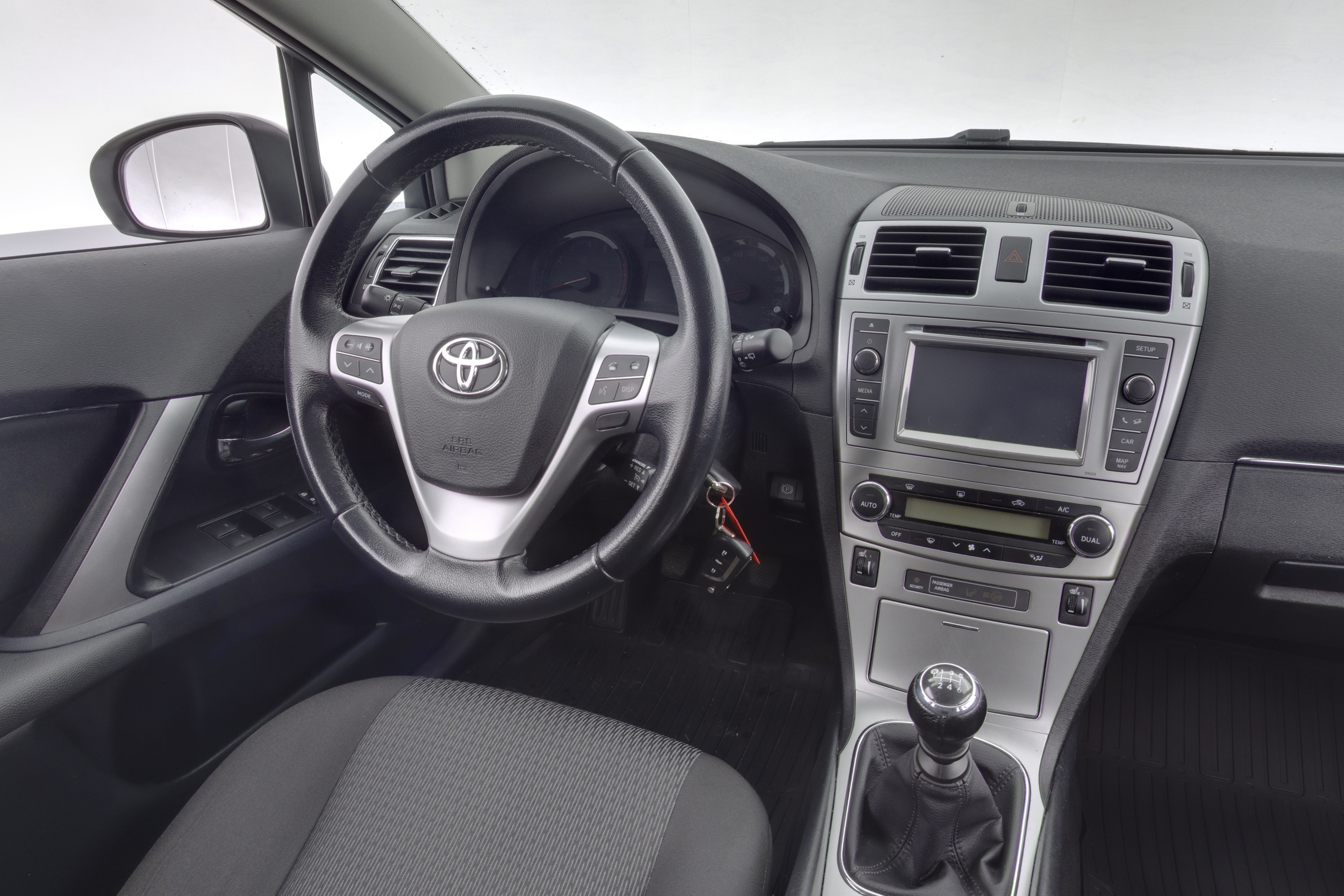 TOYOTA Avensis 2012