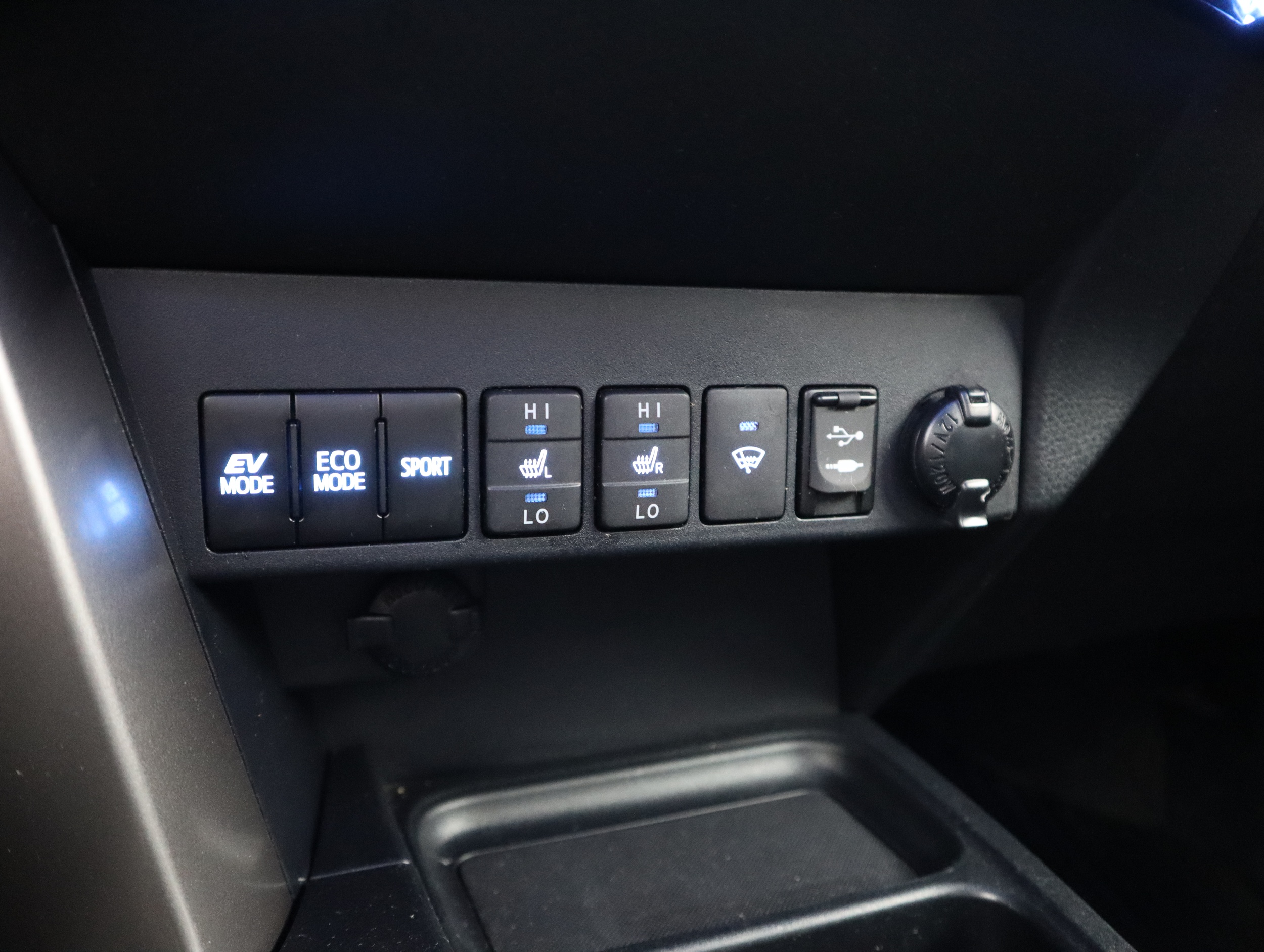 TOYOTA RAV4 29