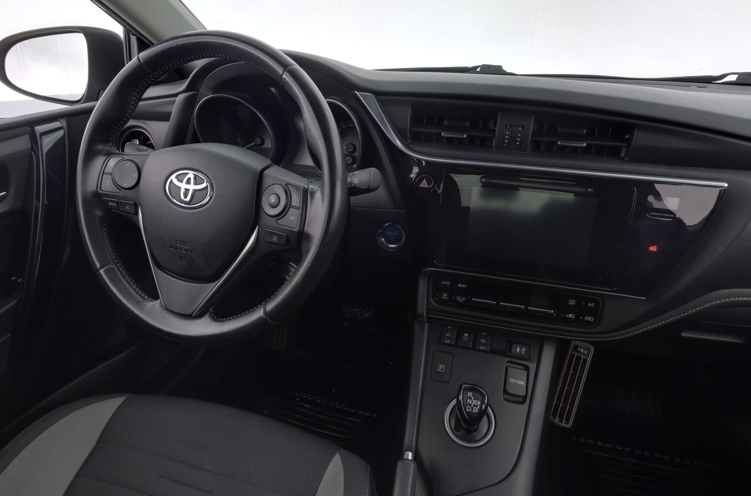 TOYOTA Auris 2016