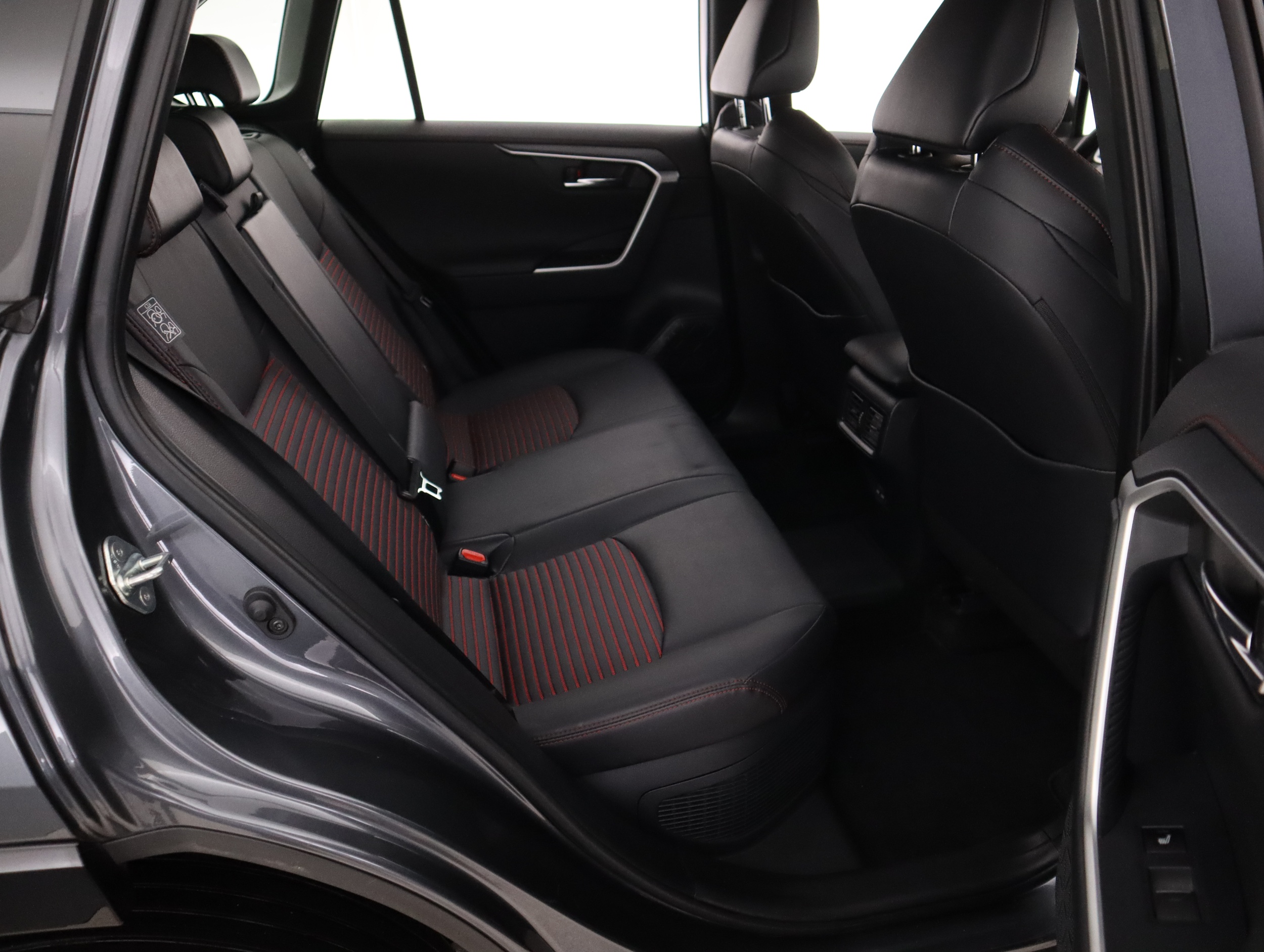 TOYOTA RAV4 Plug-in 11
