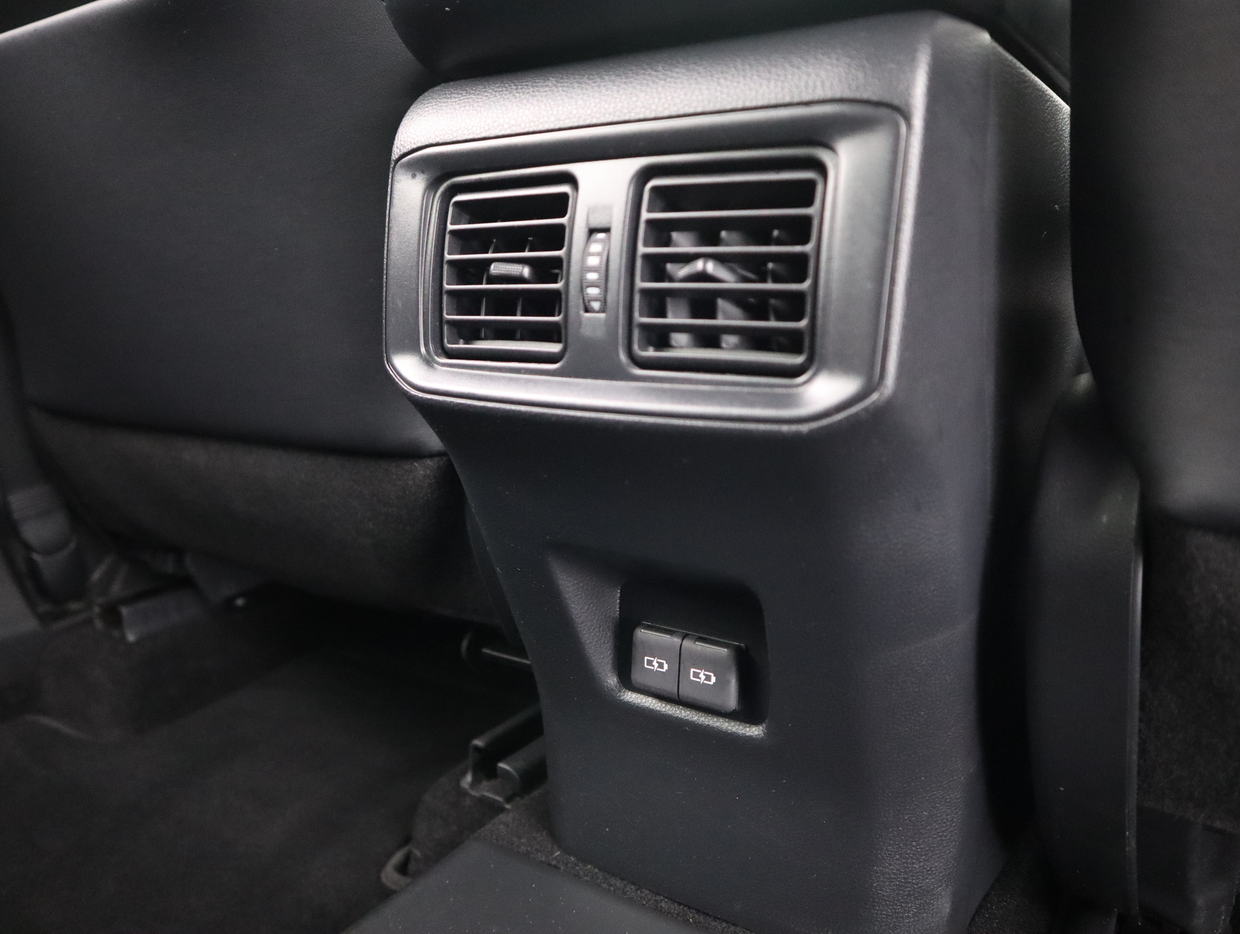 TOYOTA RAV4 Plug-in 12