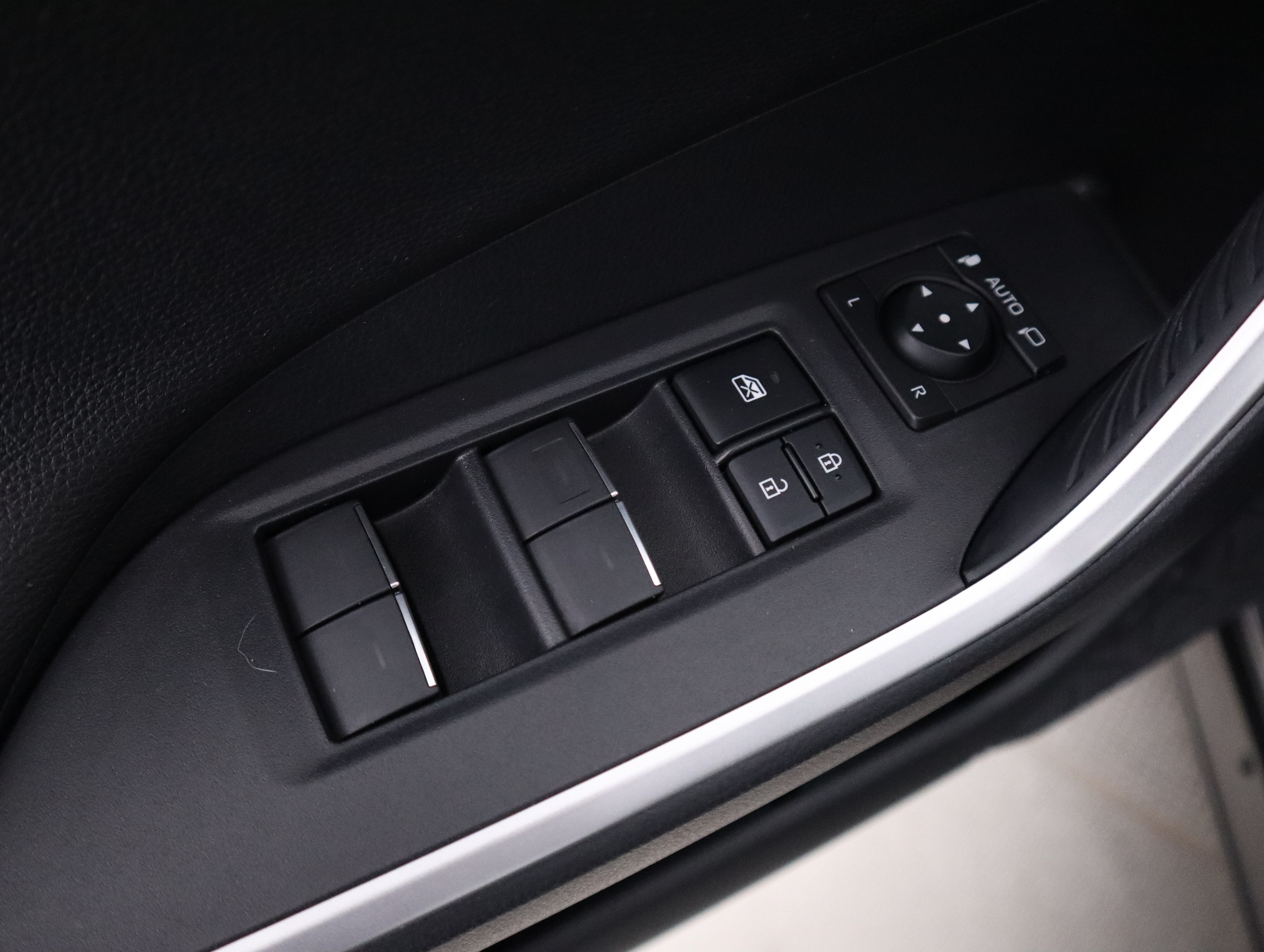 TOYOTA RAV4 Plug-in 20