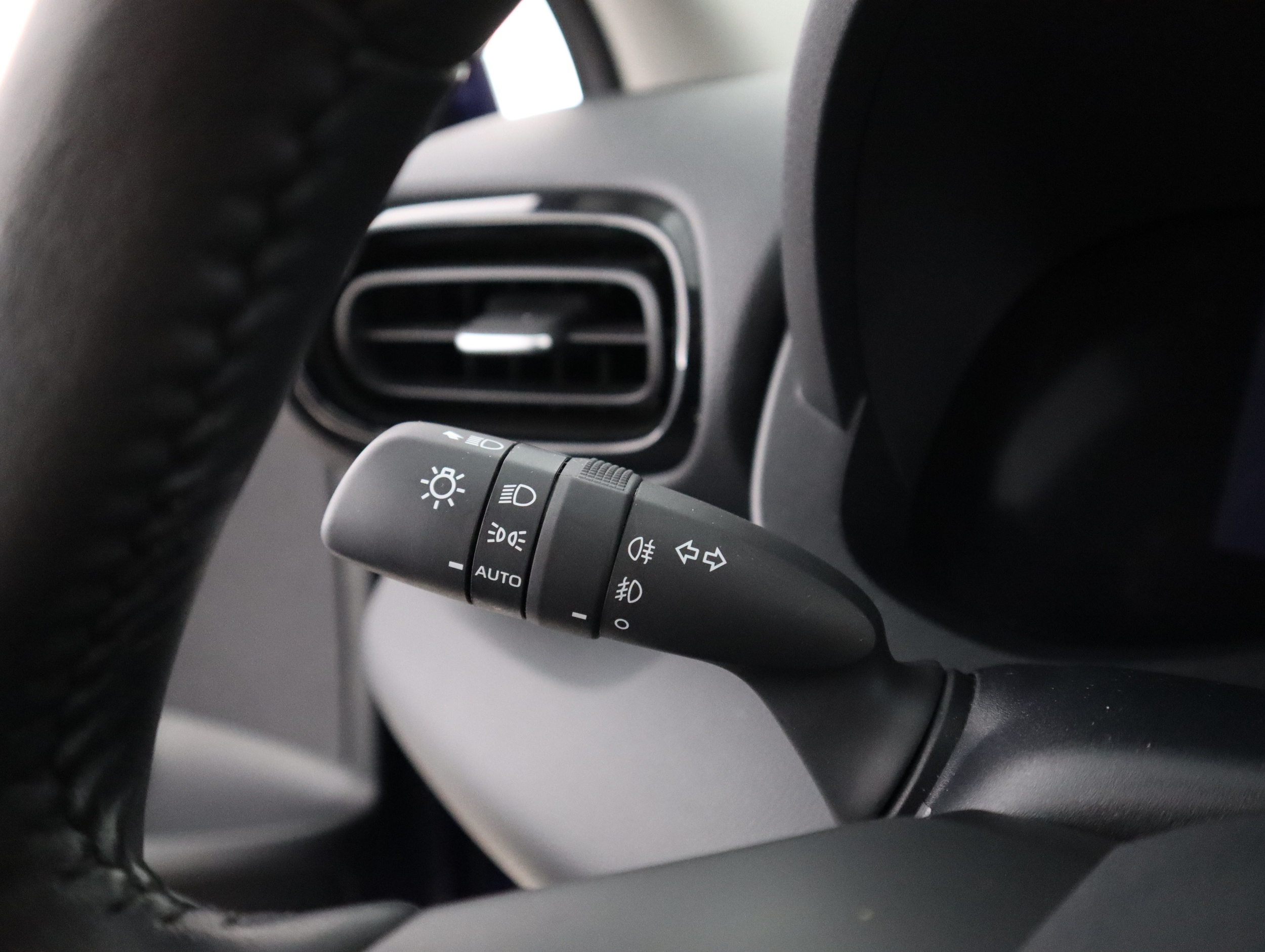 TOYOTA Yaris 2024