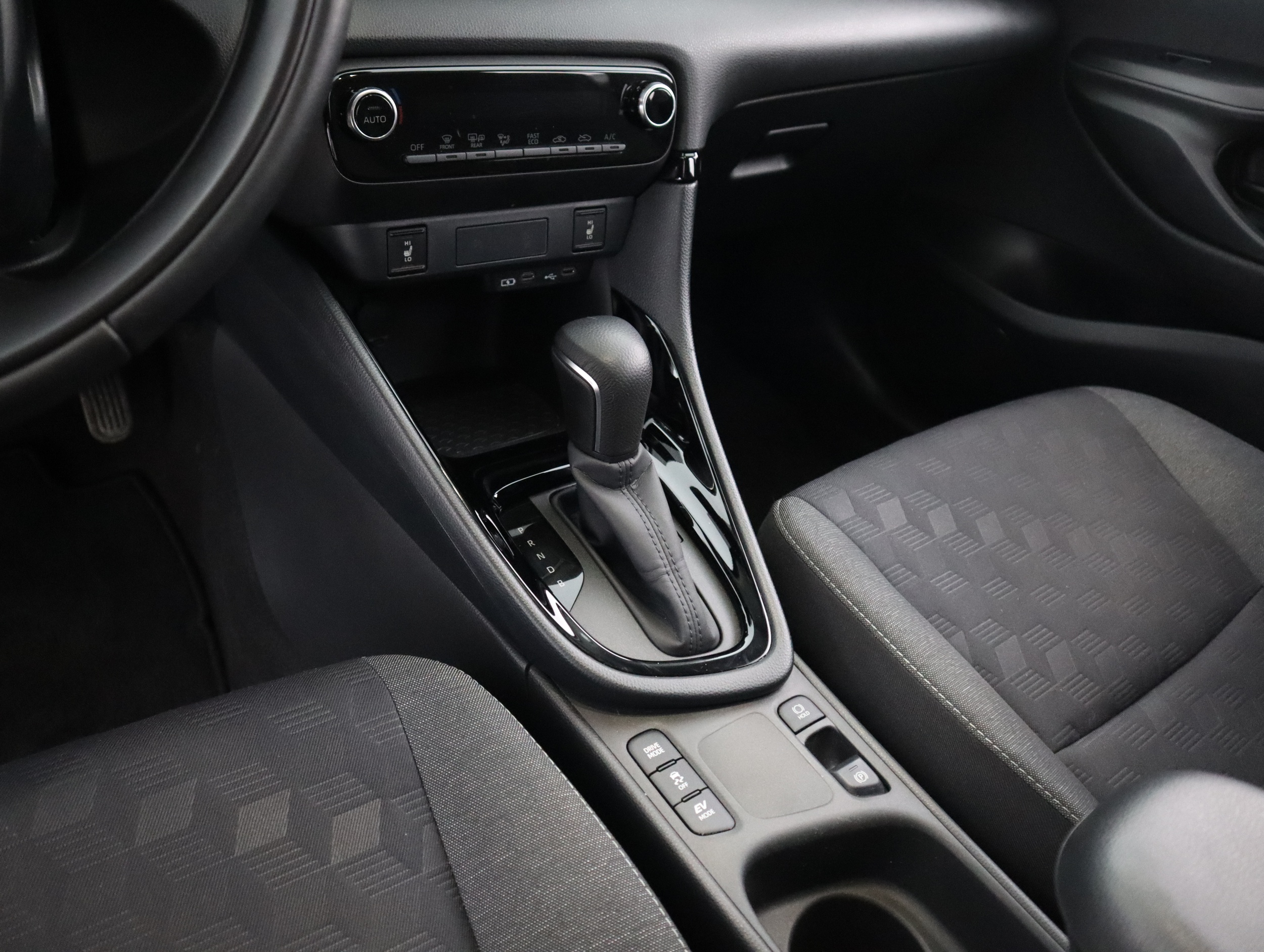 TOYOTA Yaris 2024