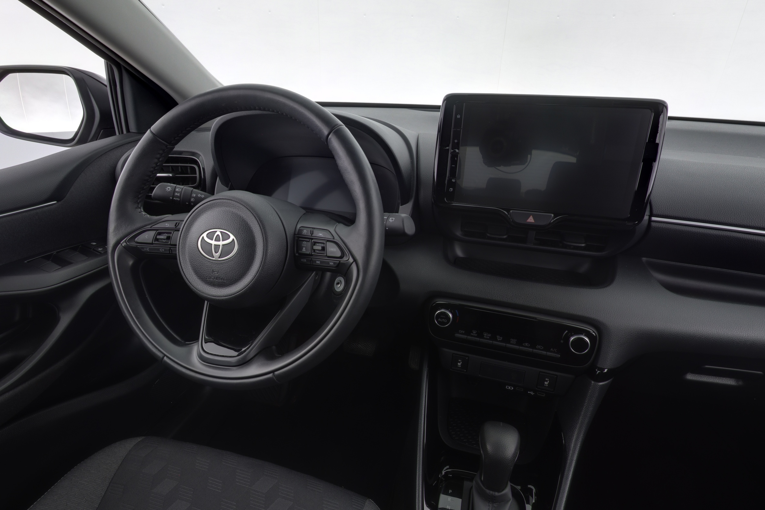 TOYOTA Yaris 2024