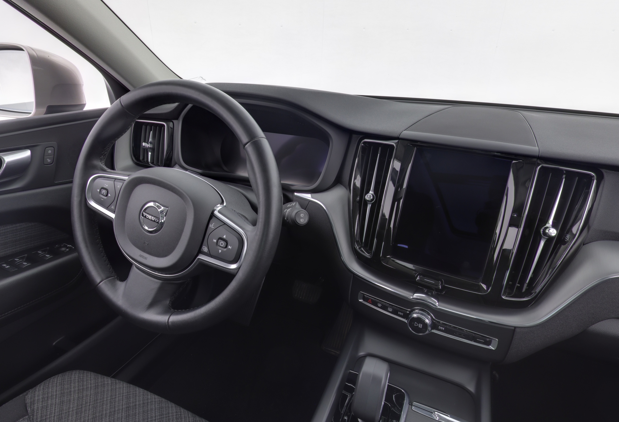 VOLVO XC60 8