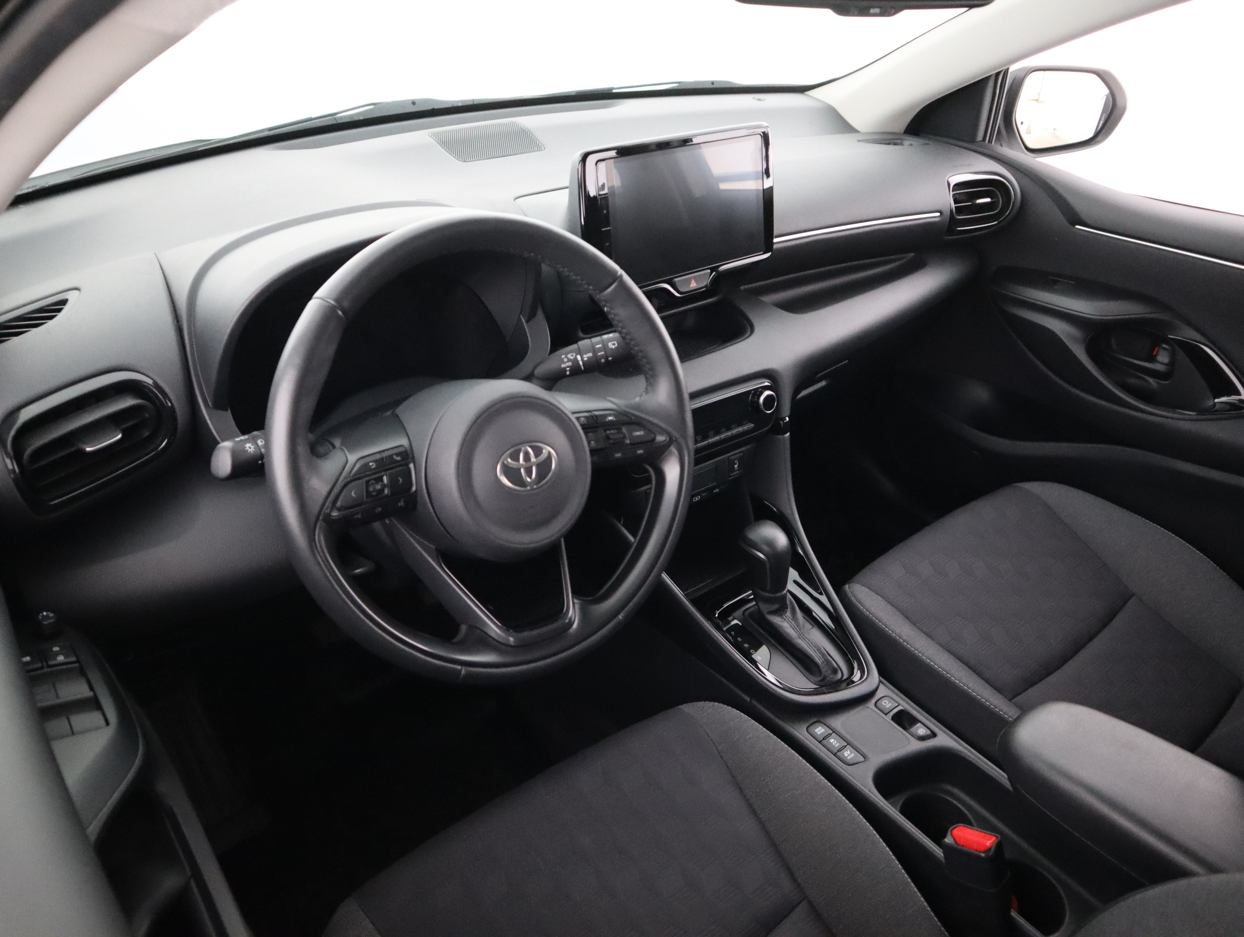 TOYOTA Yaris 2025