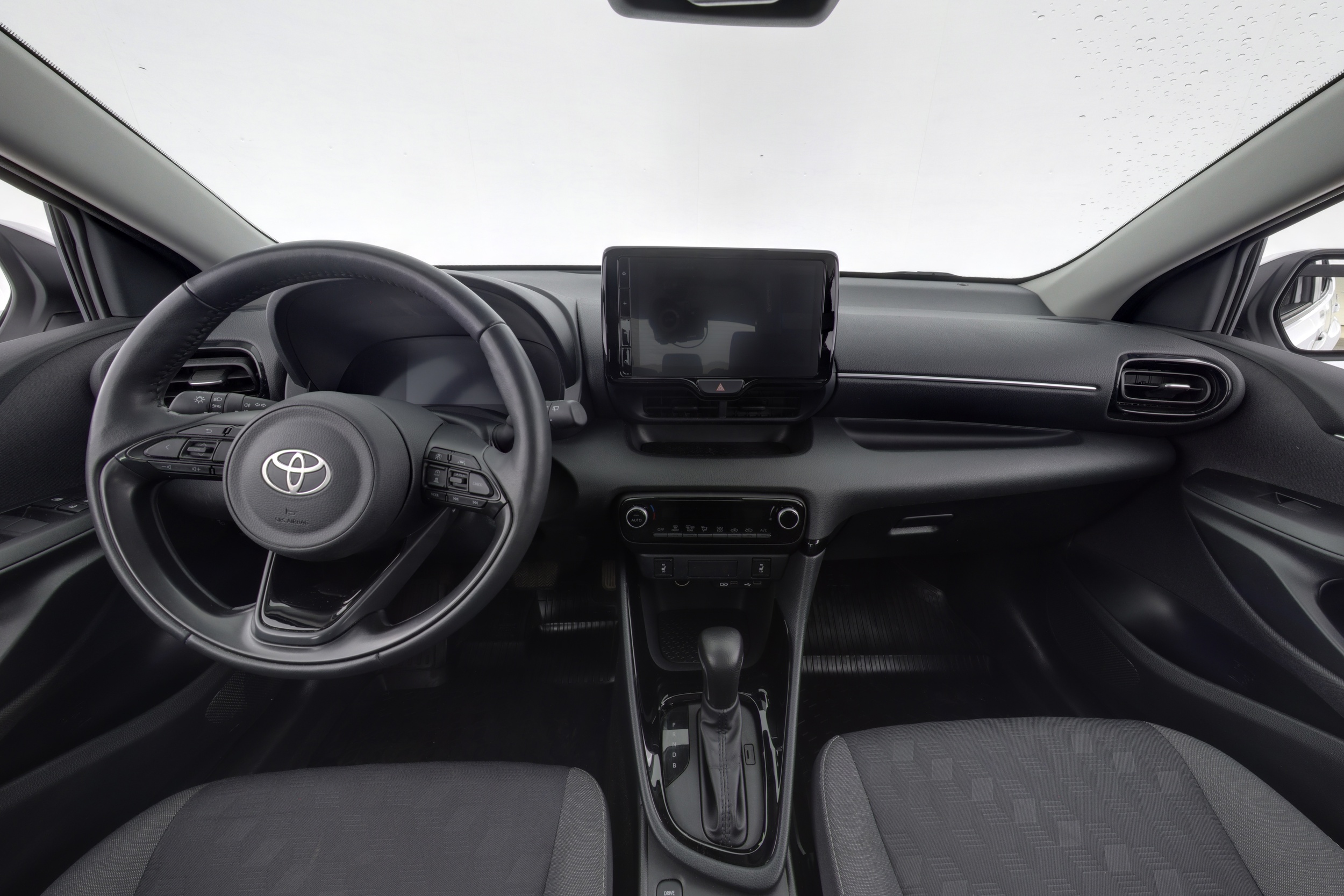 TOYOTA Yaris 2025