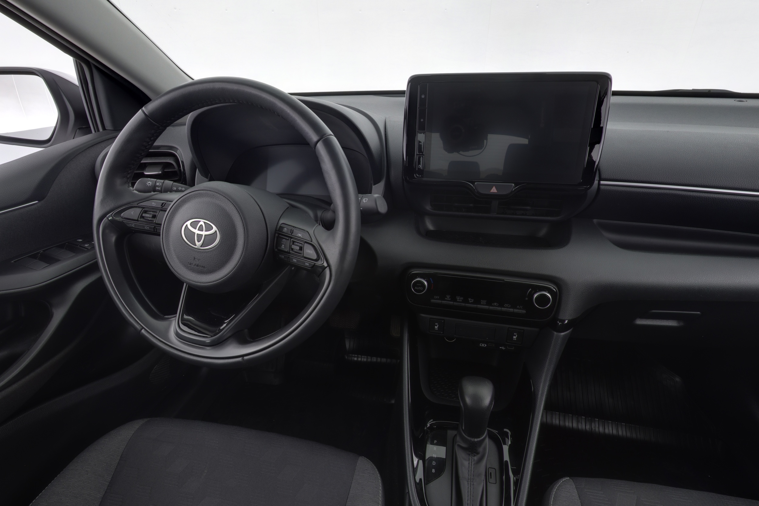 TOYOTA Yaris 2025