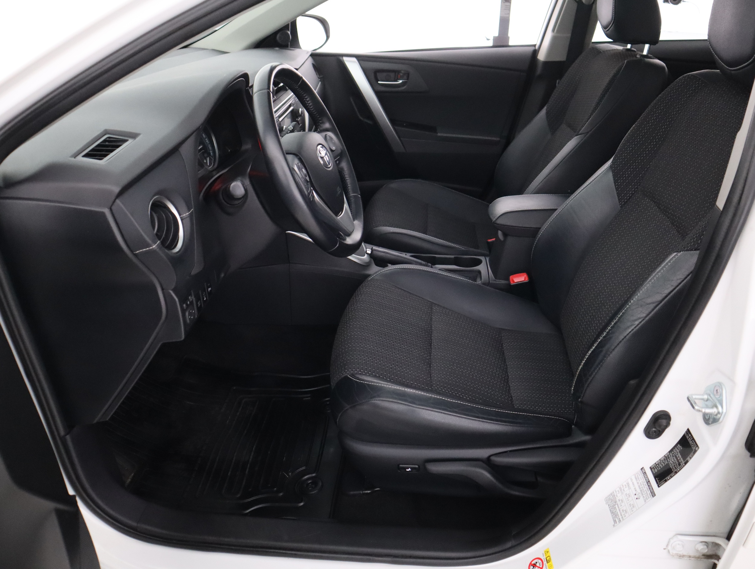 TOYOTA Auris 2014