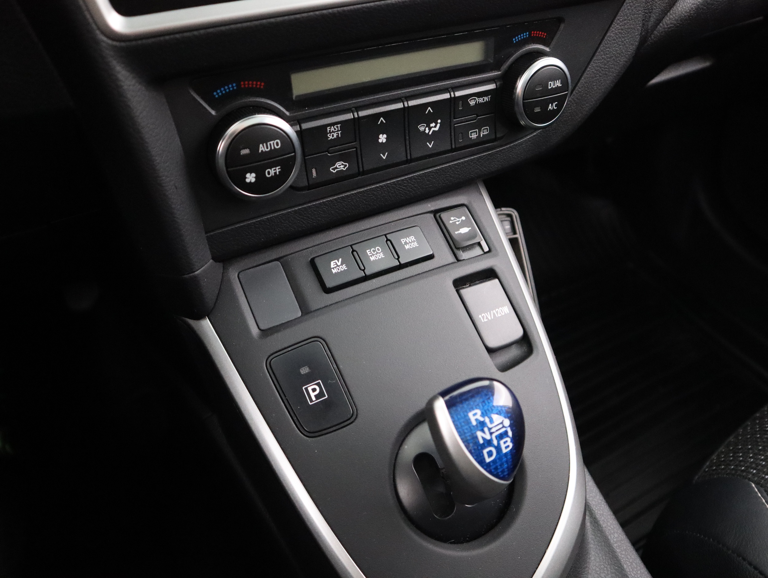 TOYOTA Auris 2014