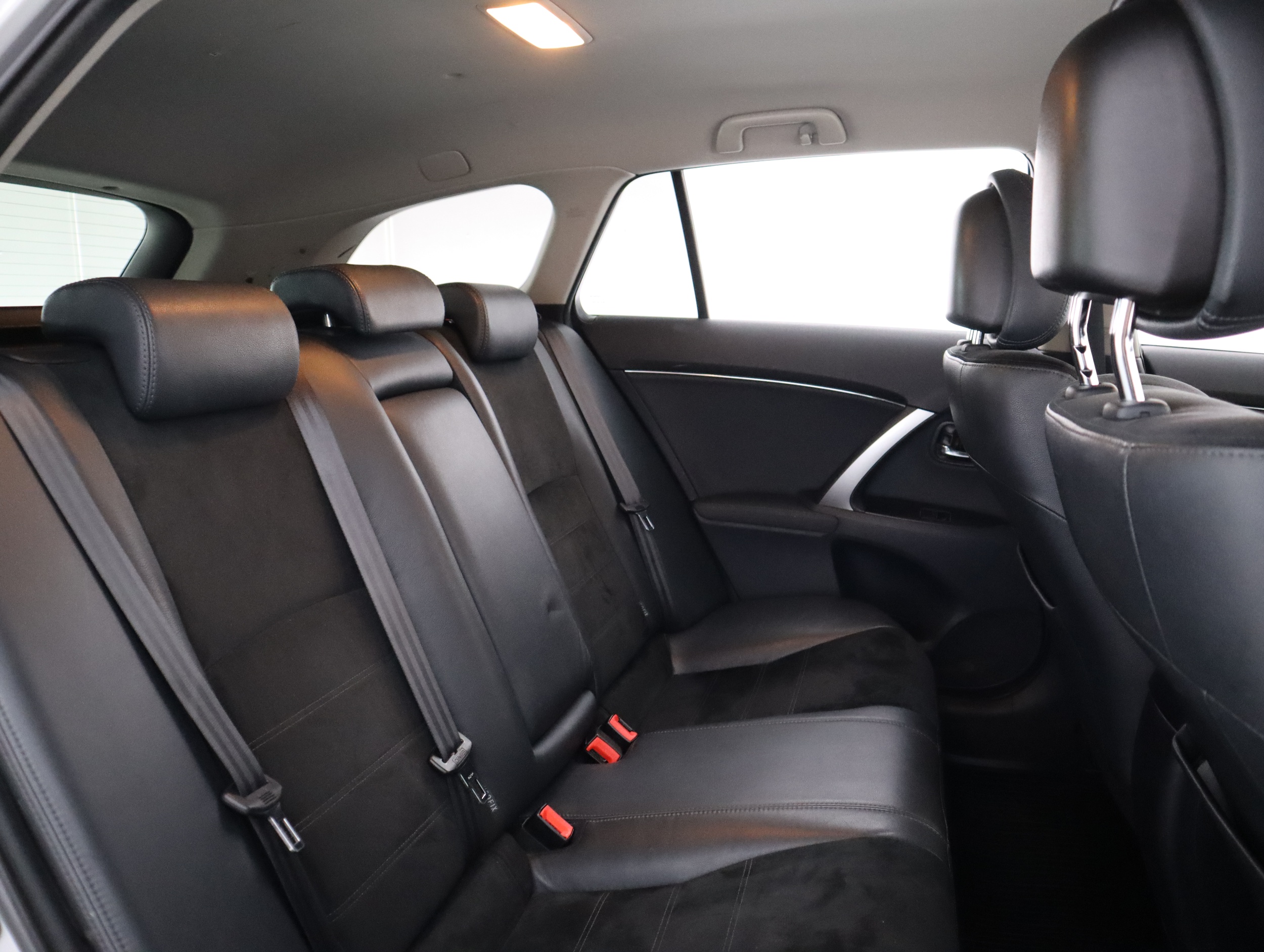 TOYOTA Avensis 2013