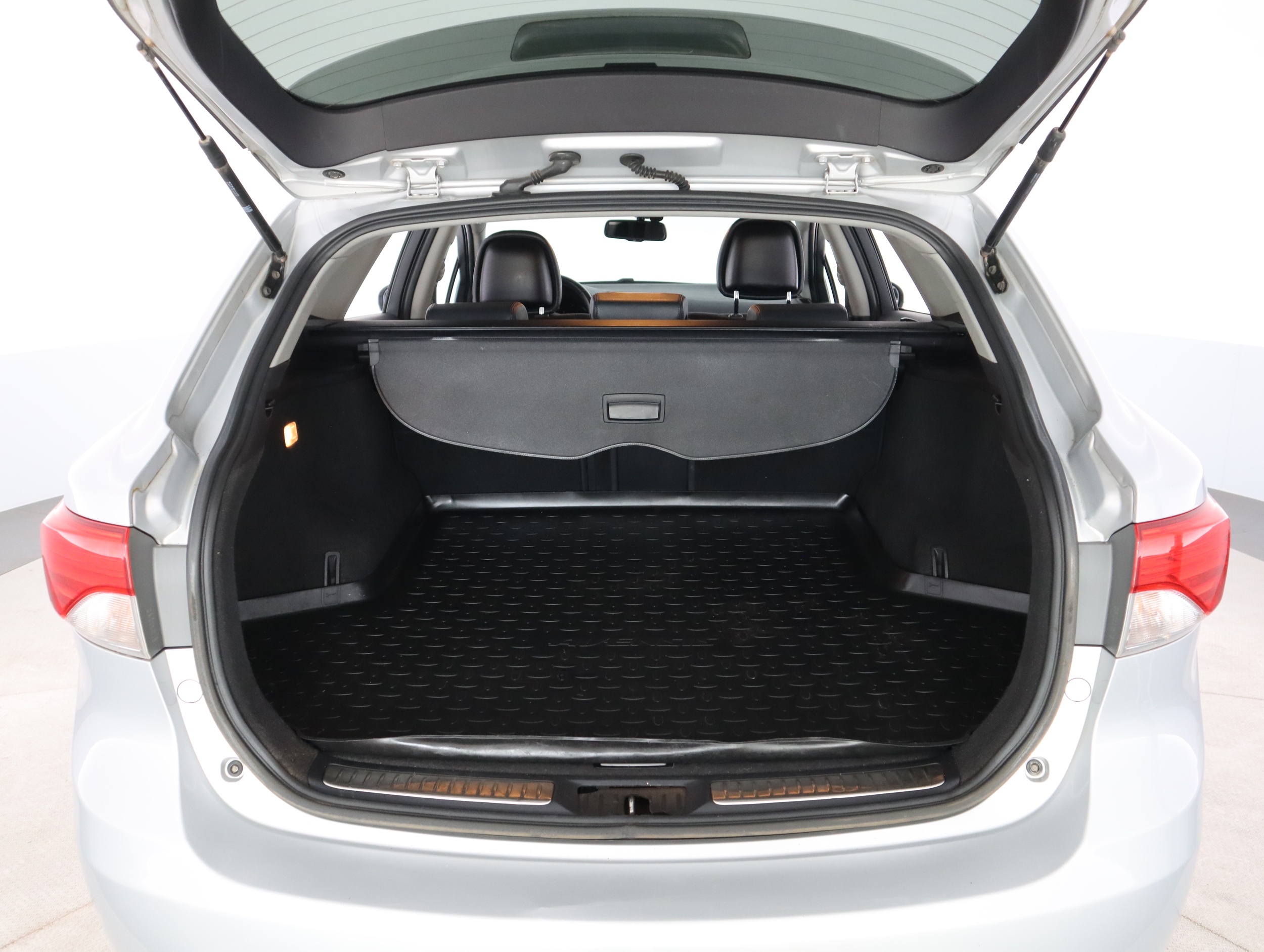 TOYOTA Avensis 2013