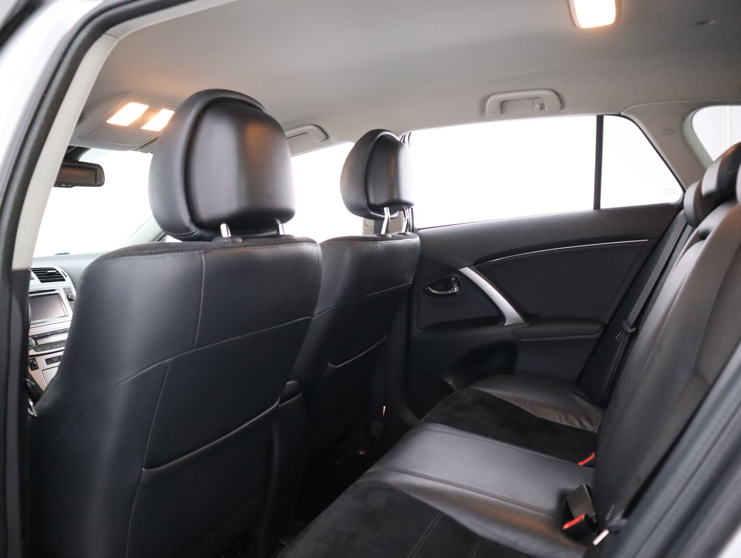 TOYOTA Avensis 2013