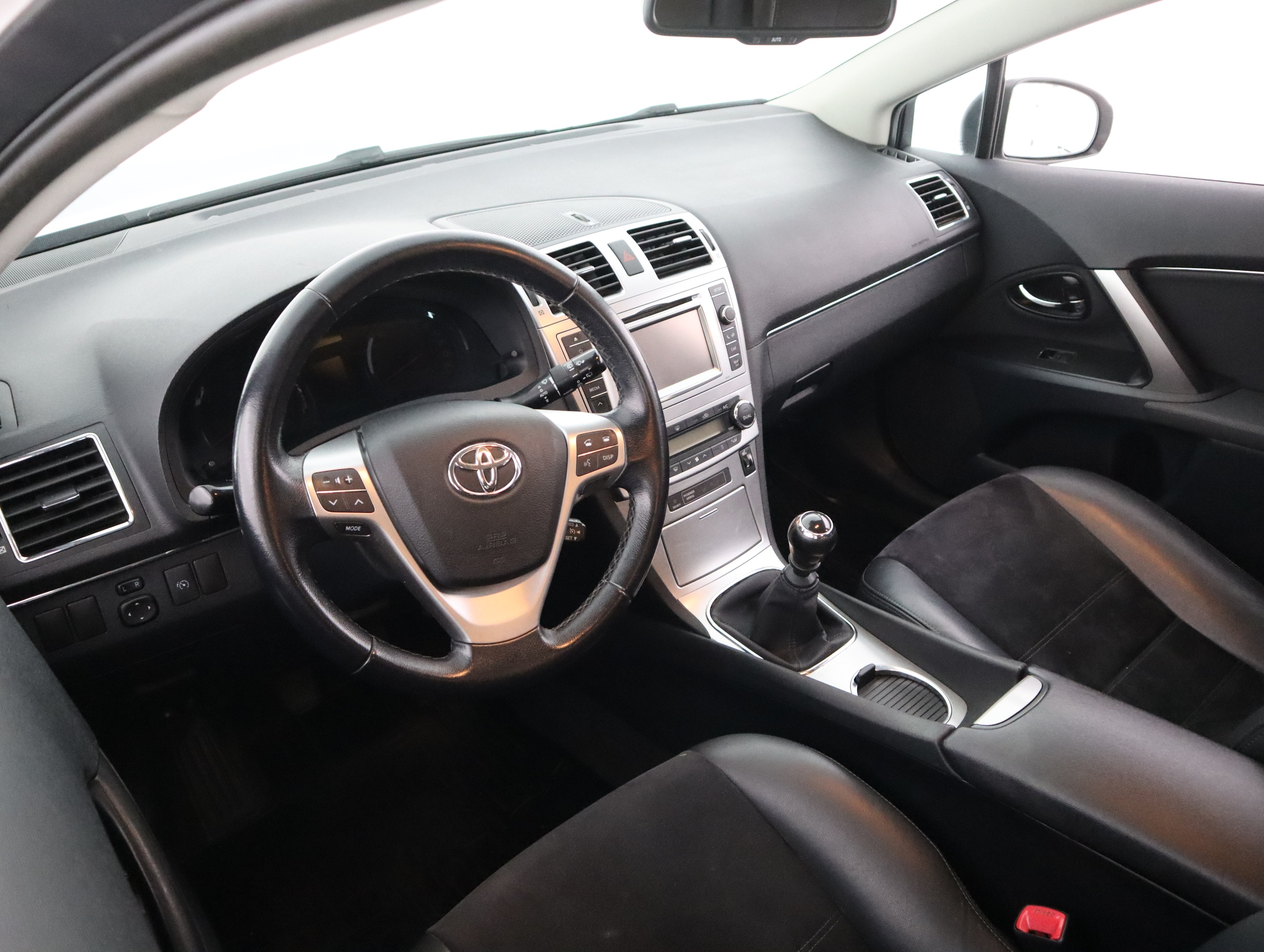 TOYOTA Avensis 2013
