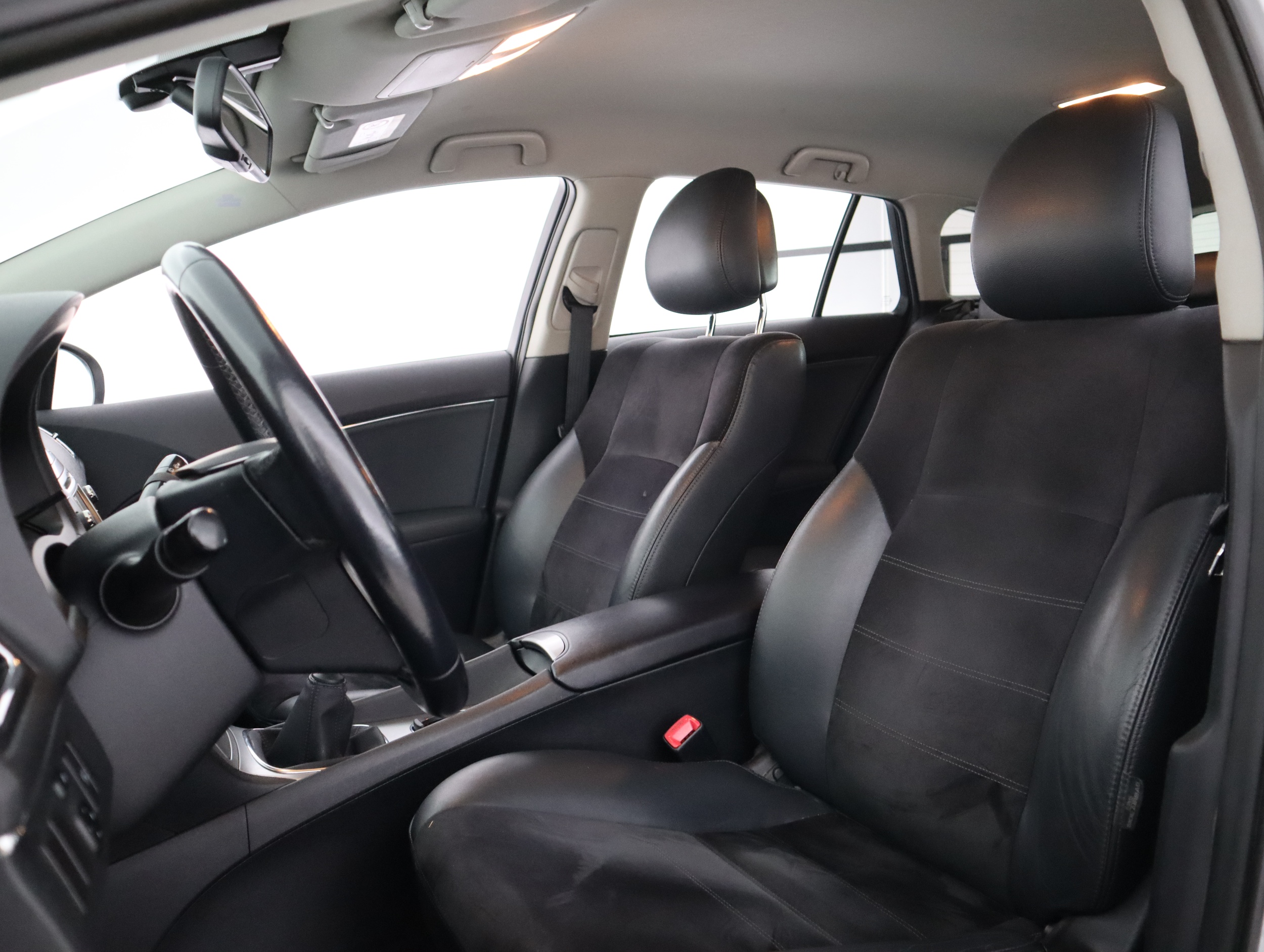 TOYOTA Avensis 2013