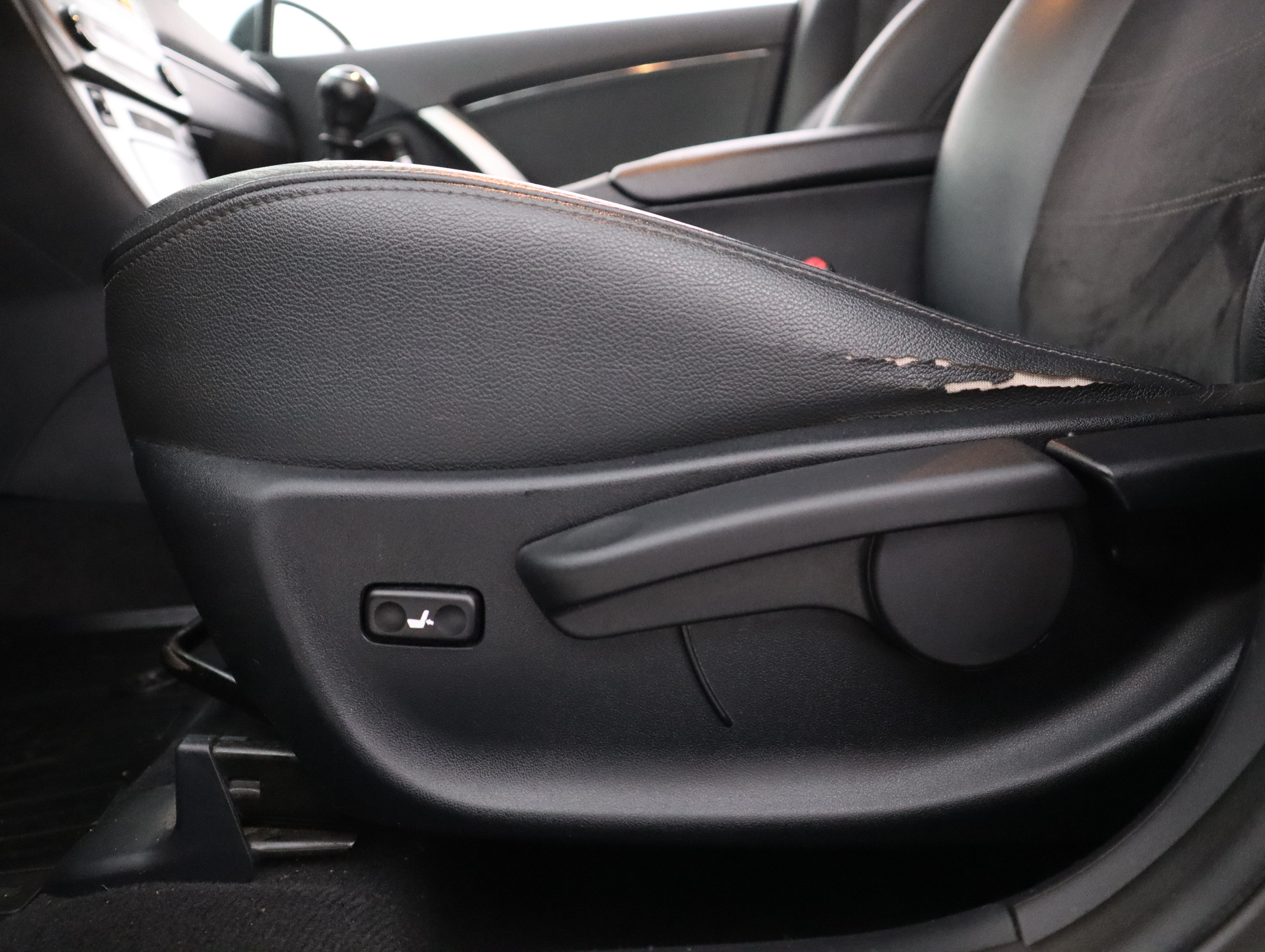 TOYOTA Avensis 2013