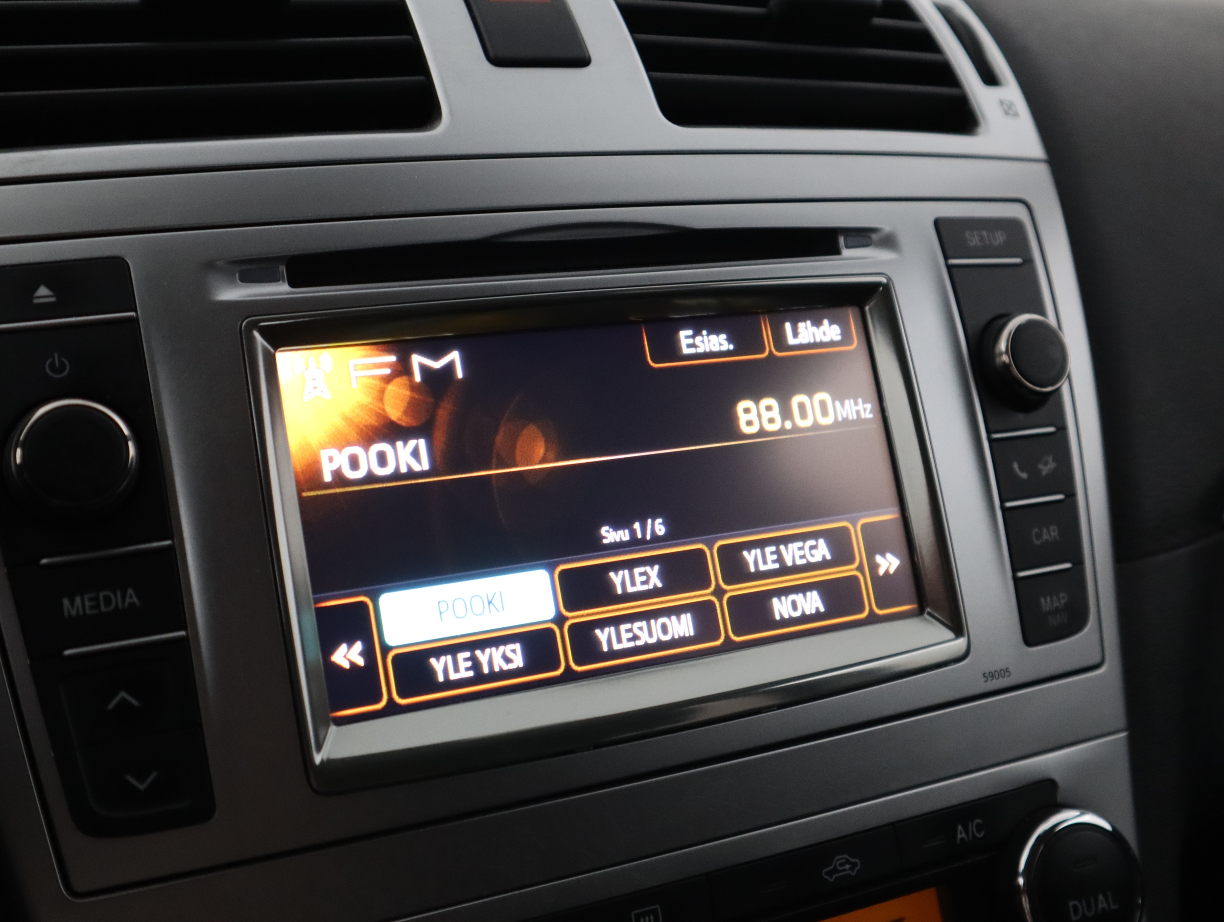 TOYOTA Avensis 2013