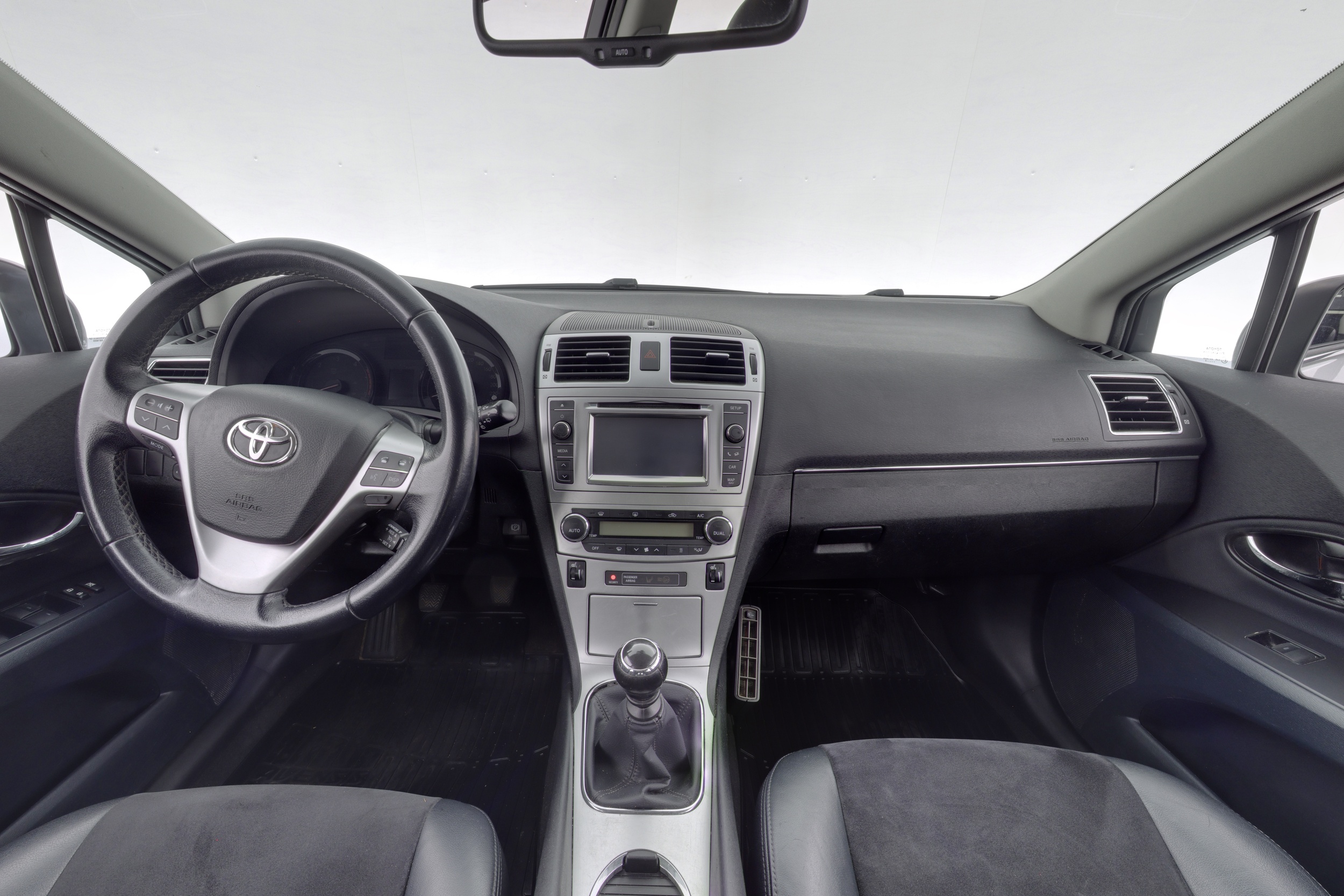 TOYOTA Avensis 2013