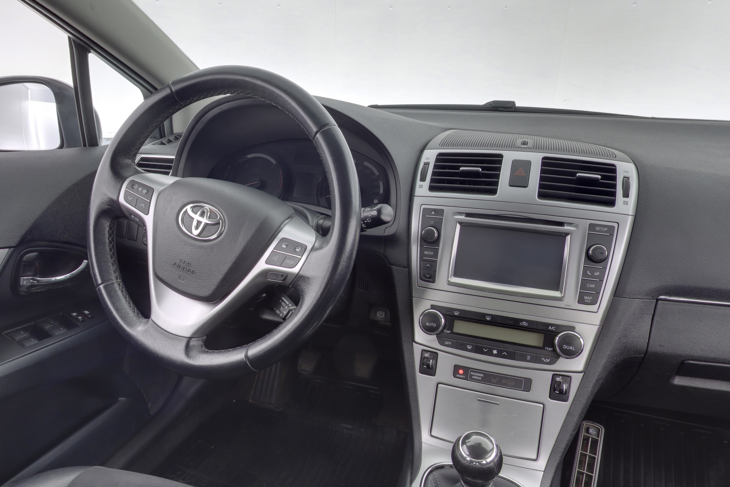 TOYOTA Avensis 2013