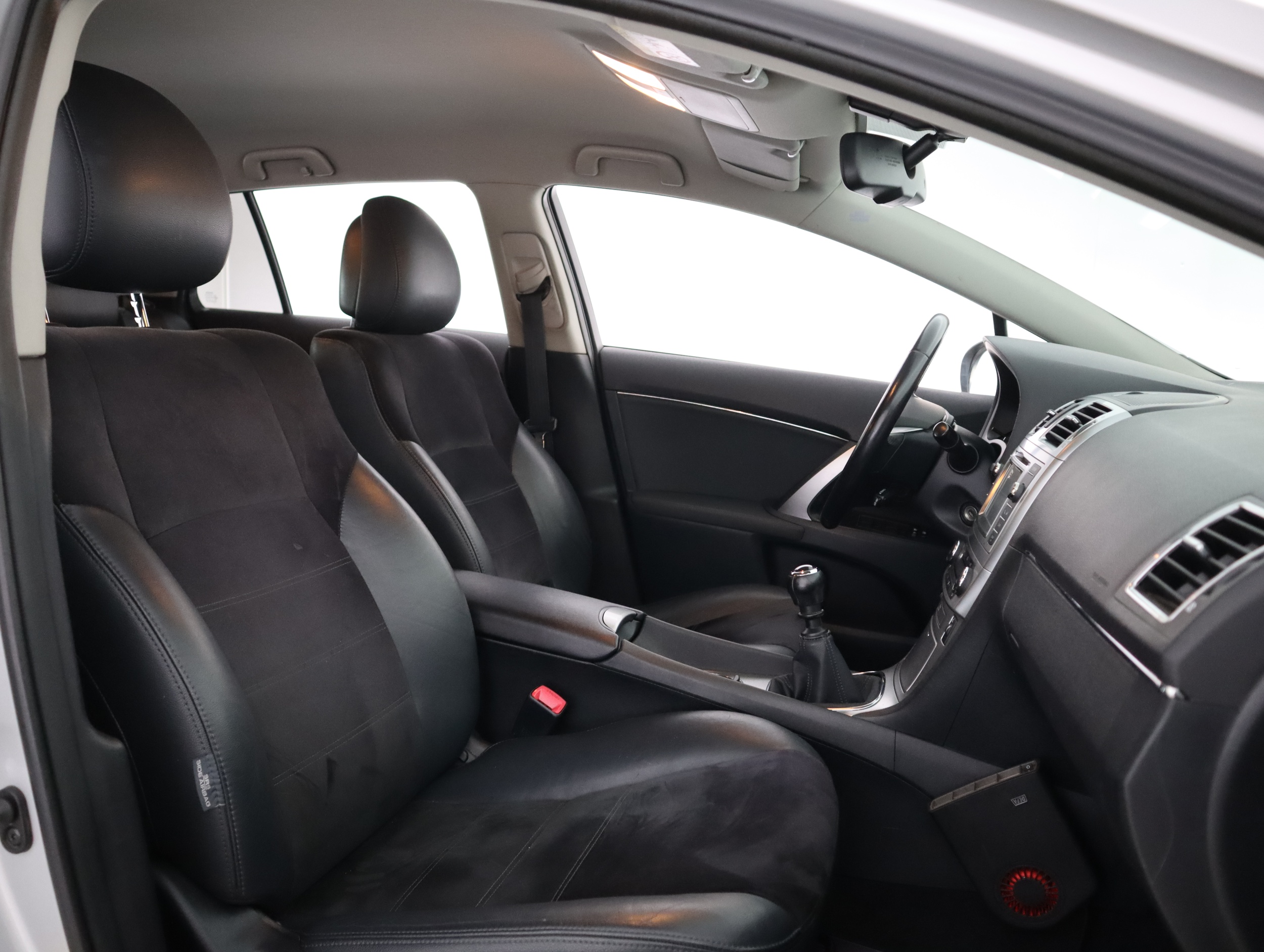 TOYOTA Avensis 2013