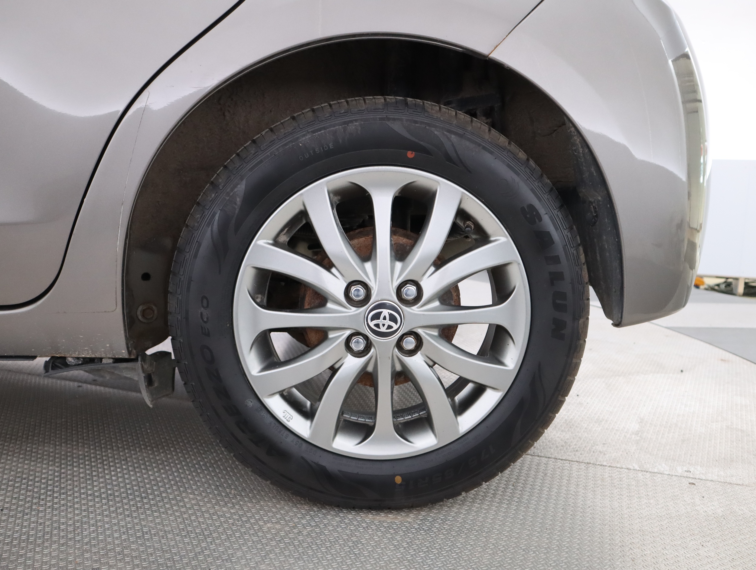 TOYOTA Yaris 2016