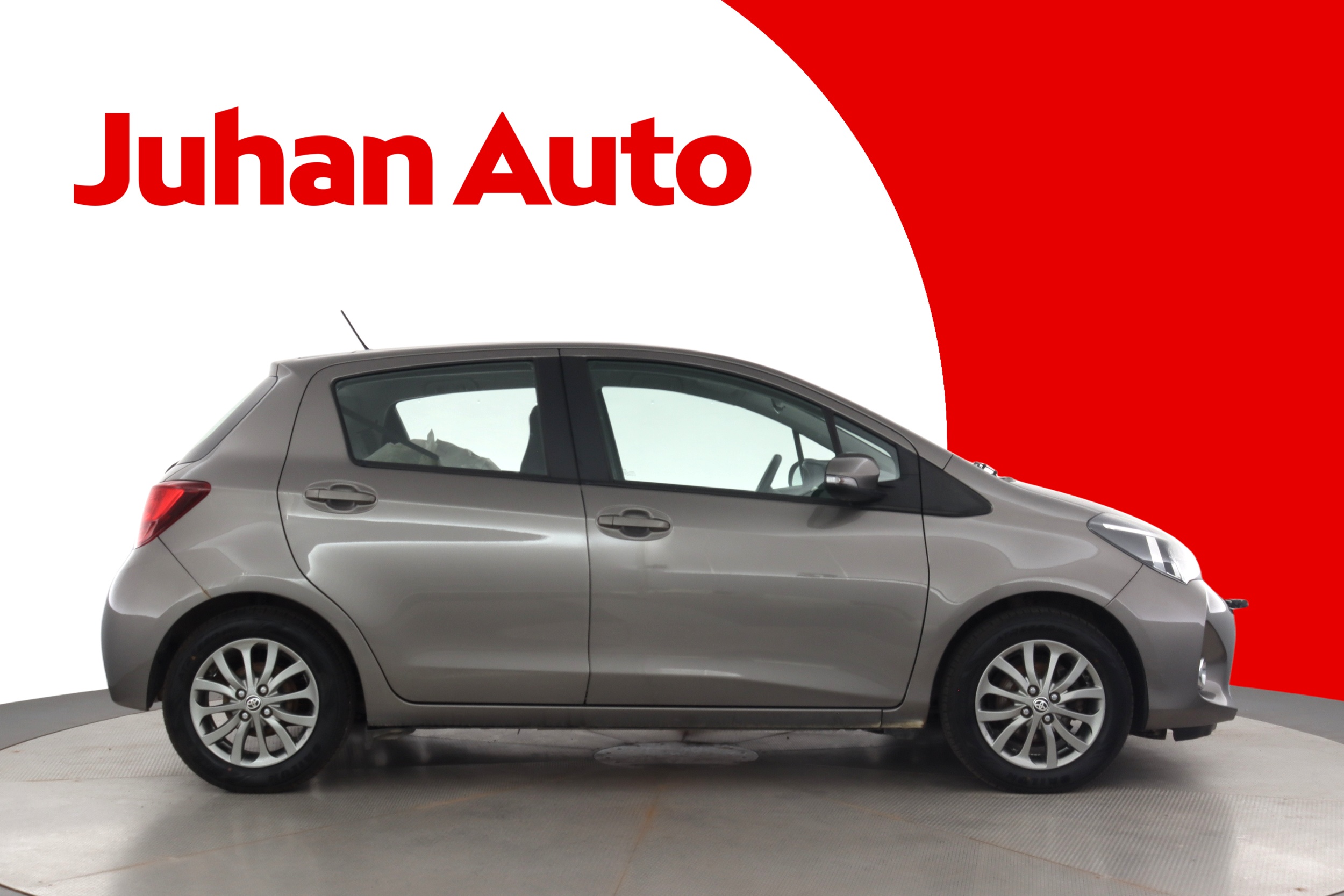TOYOTA Yaris 2016